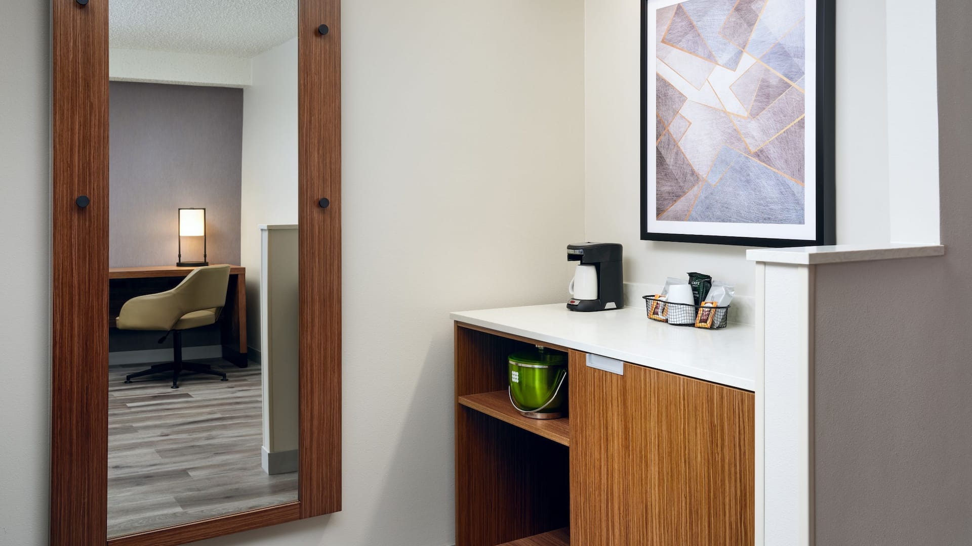 Hyatt Place Greensboro Standard Dry Bar