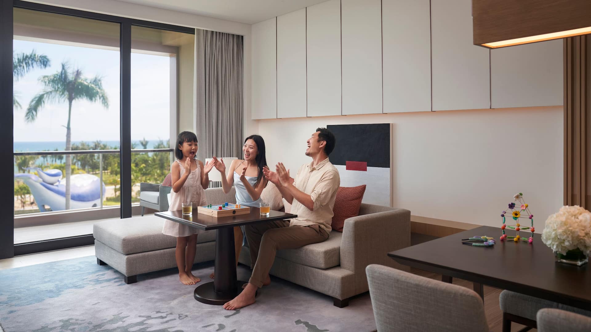 Hyatt Regency Sanya Tianli Bay Family Suite Playing Games Living Room