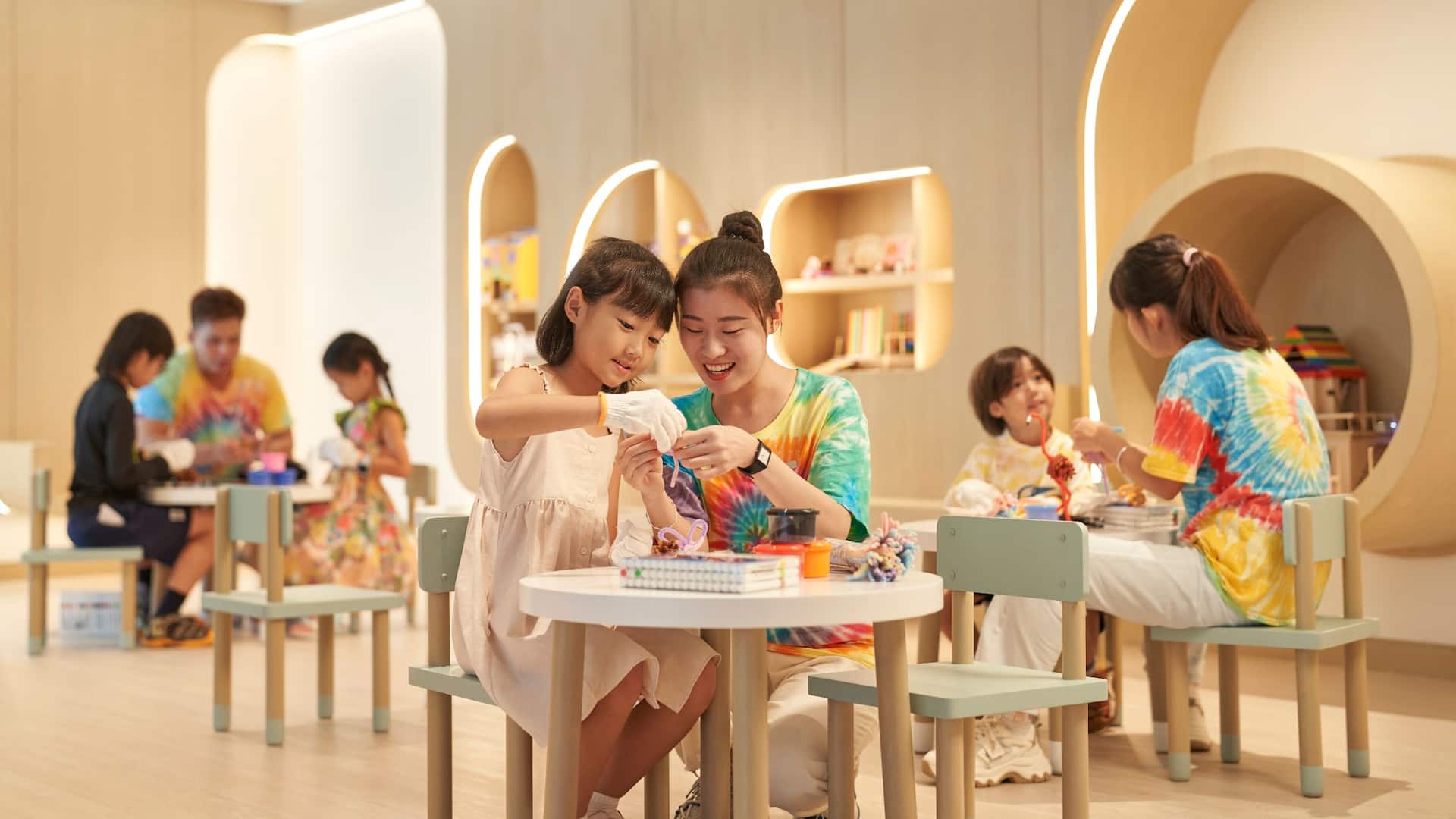Hyatt Regency Sanya Tianli Bay Children Camp Crafting Activity