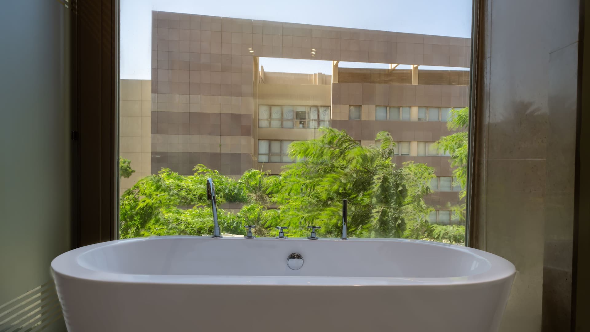 4 of 5 Hyatt Regency Cairo West King Bed Deluxe Room Bathtub