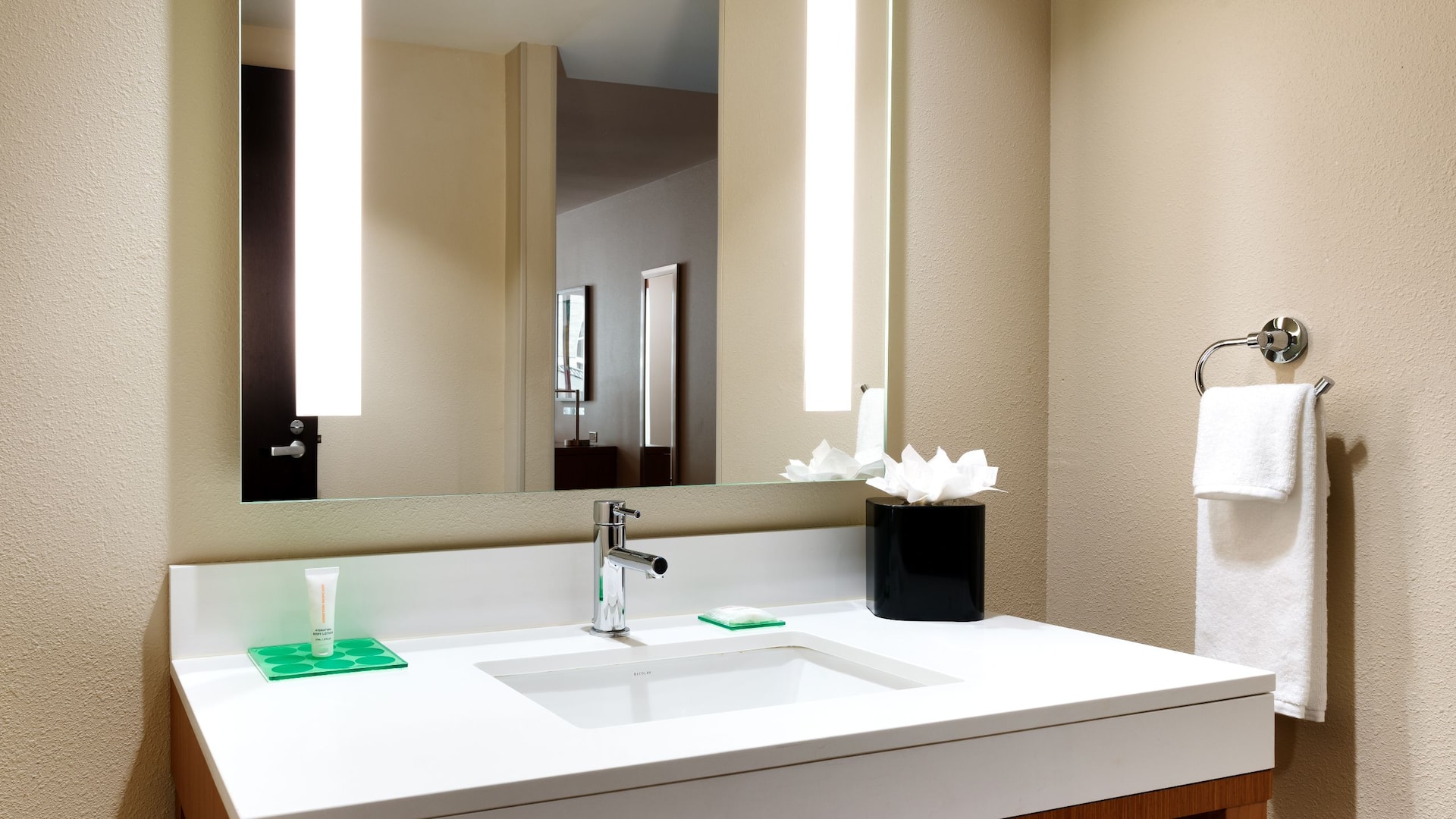 5 de 6 Hyatt Place Provo Accessible King Bathroom Sink
