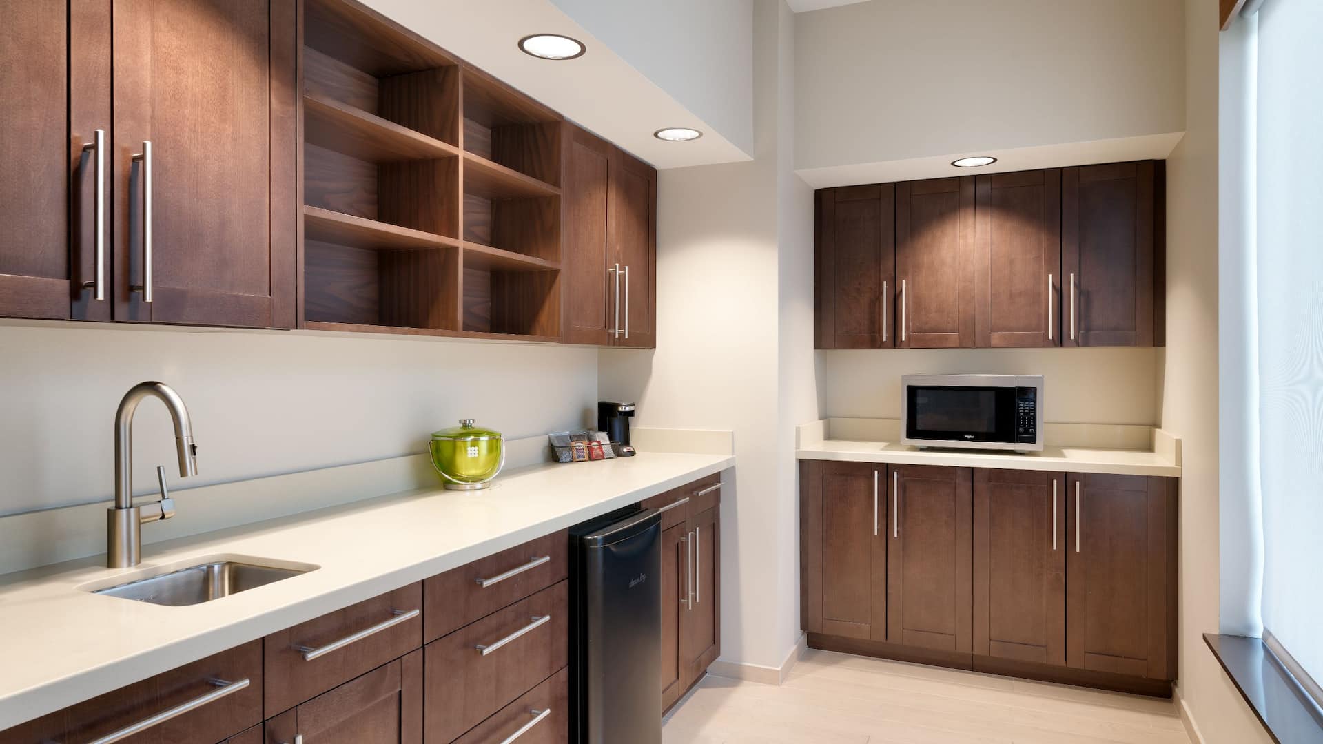 2 de 6 Hyatt Place Provo King Suite Kitchen