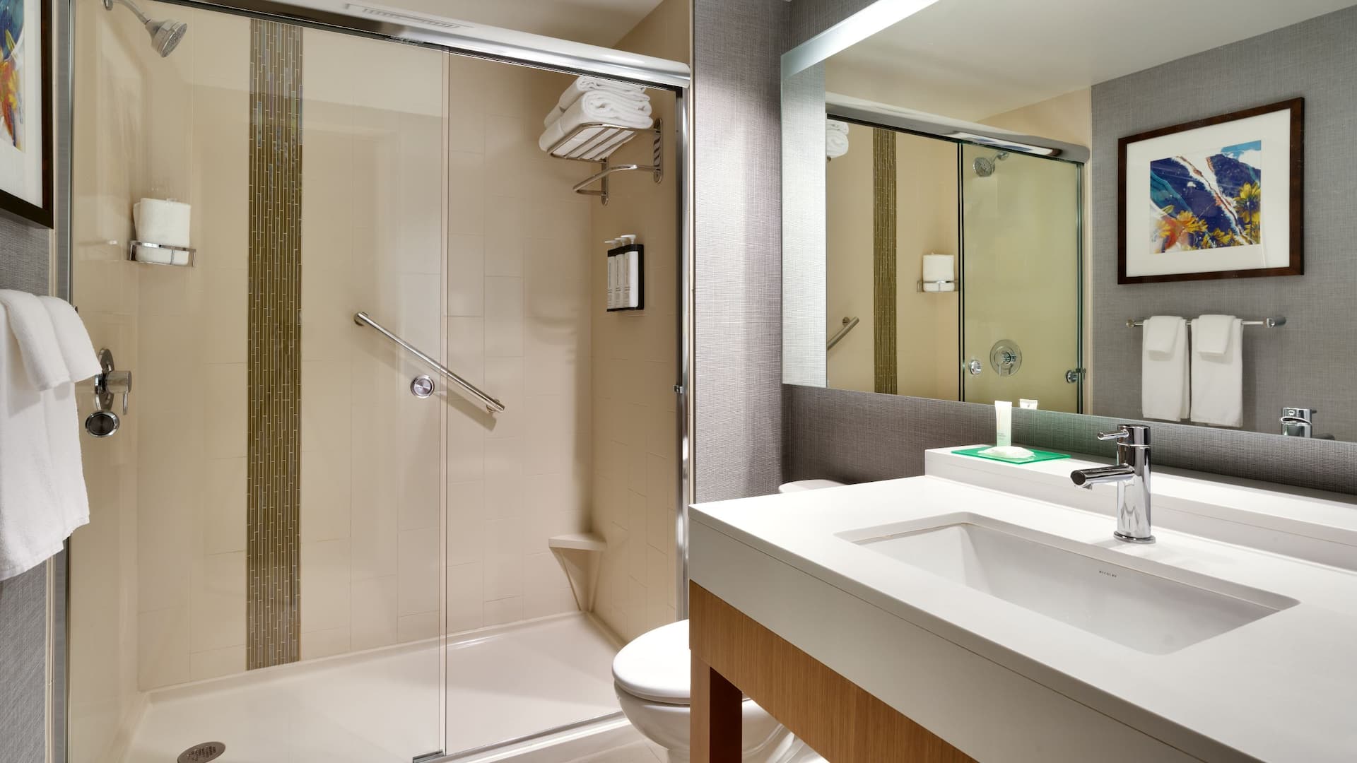 5 de 5 Hyatt Place Provo Two Queen Bathroom Shower