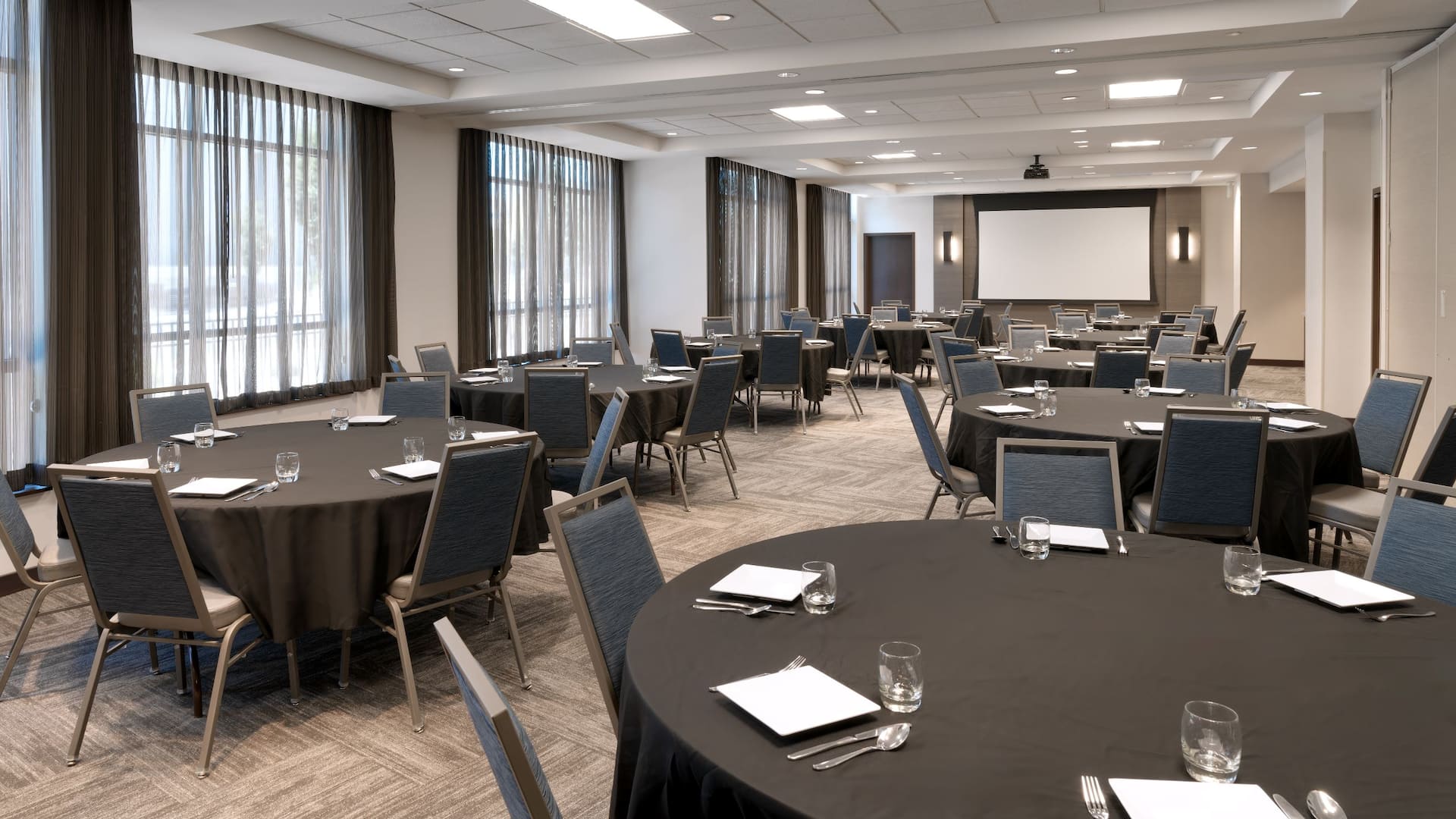 Hyatt Place Provo Meeting Room Round Tables Projection Screen