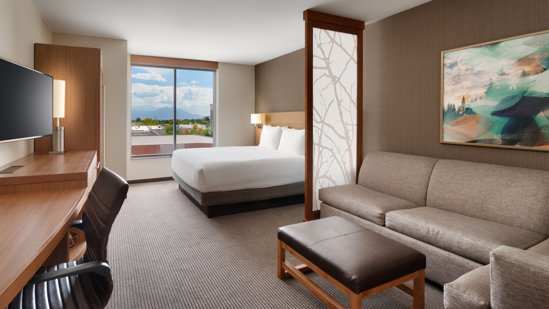 Hyatt Place Provo King Bed Guestroom Seating Area