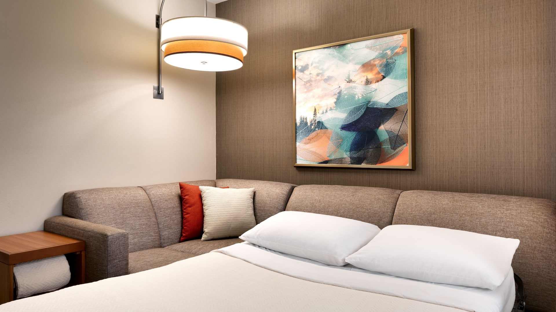 4 de 5 Hyatt Place Provo Guestroom Sofa Bed