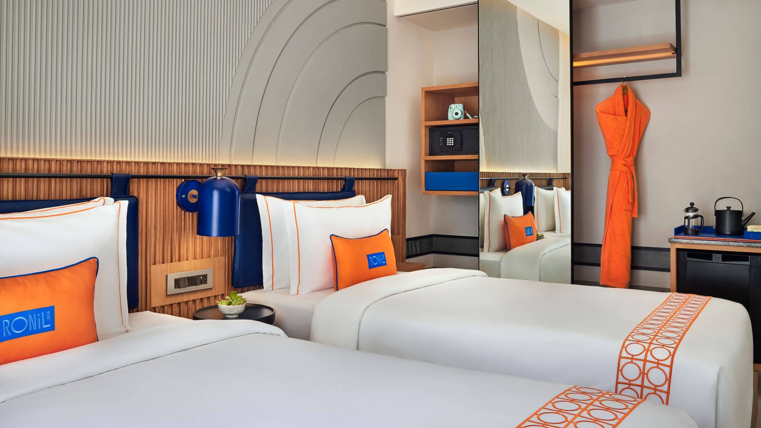 2 de 5 Ronil Goa Cosy Twin Wardrobe