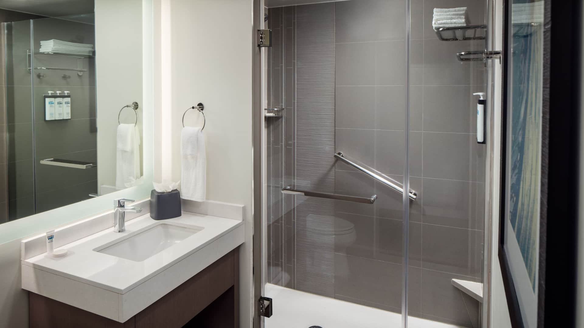 3/3 Hyatt House Vacaville Bathroom Suite