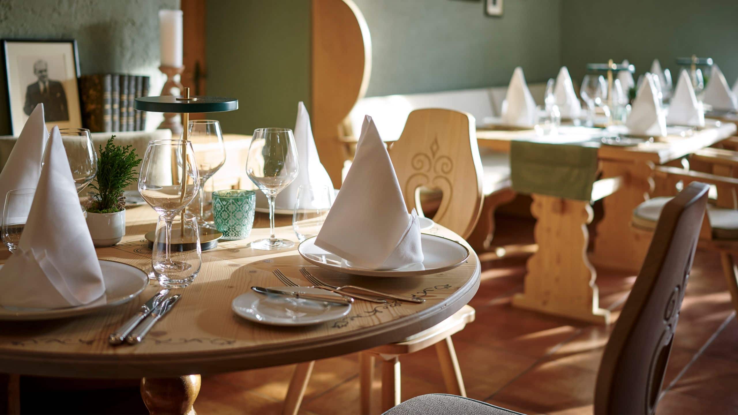 Hotel Flüela Davos Restaurant Stubli Close-up Table Setup