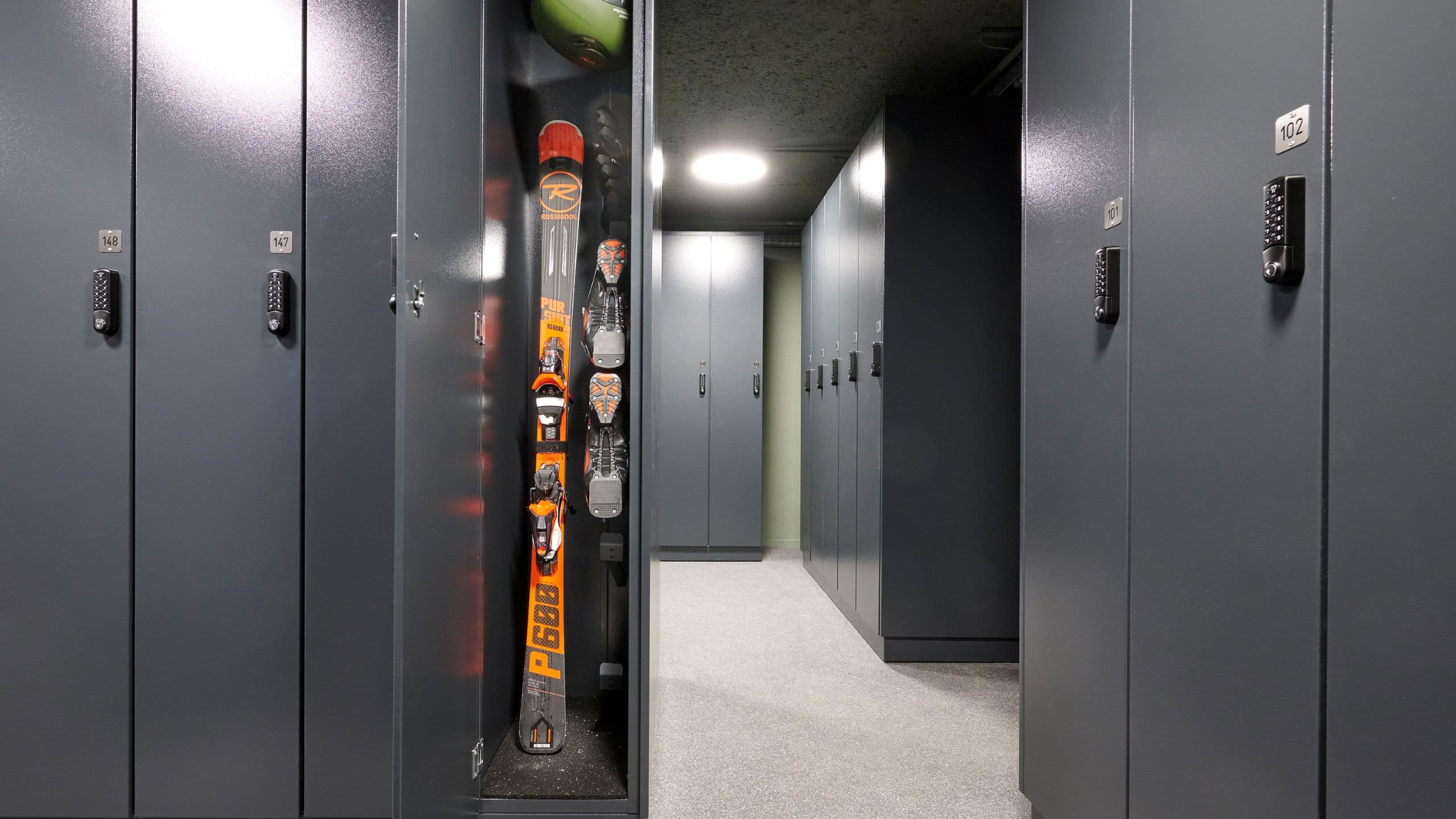 5/5 Hotel Flüela Davos Ski Room Lockers