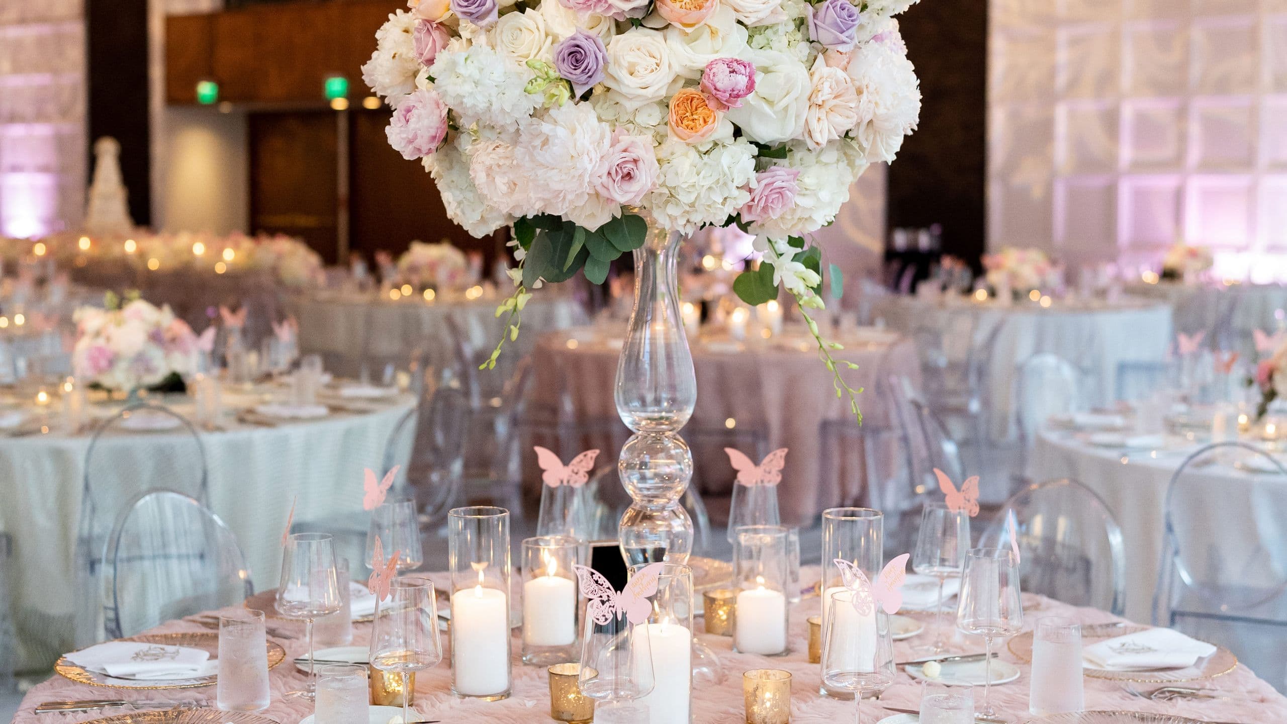 Thompson Dallas We Tall Centerpiece