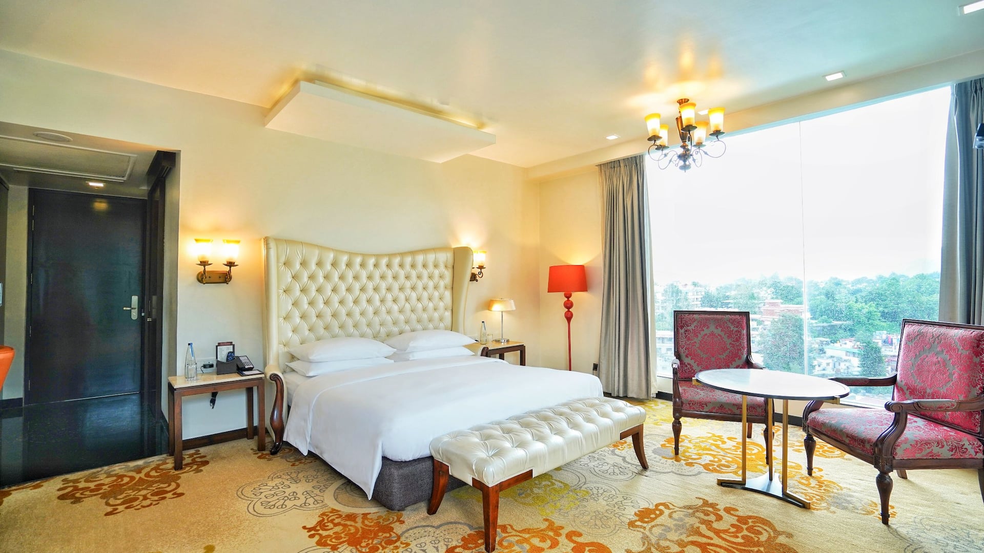 1 de 3 Hyatt Centric Rajpur Road Dehradun Centric Suite Balcony Wide