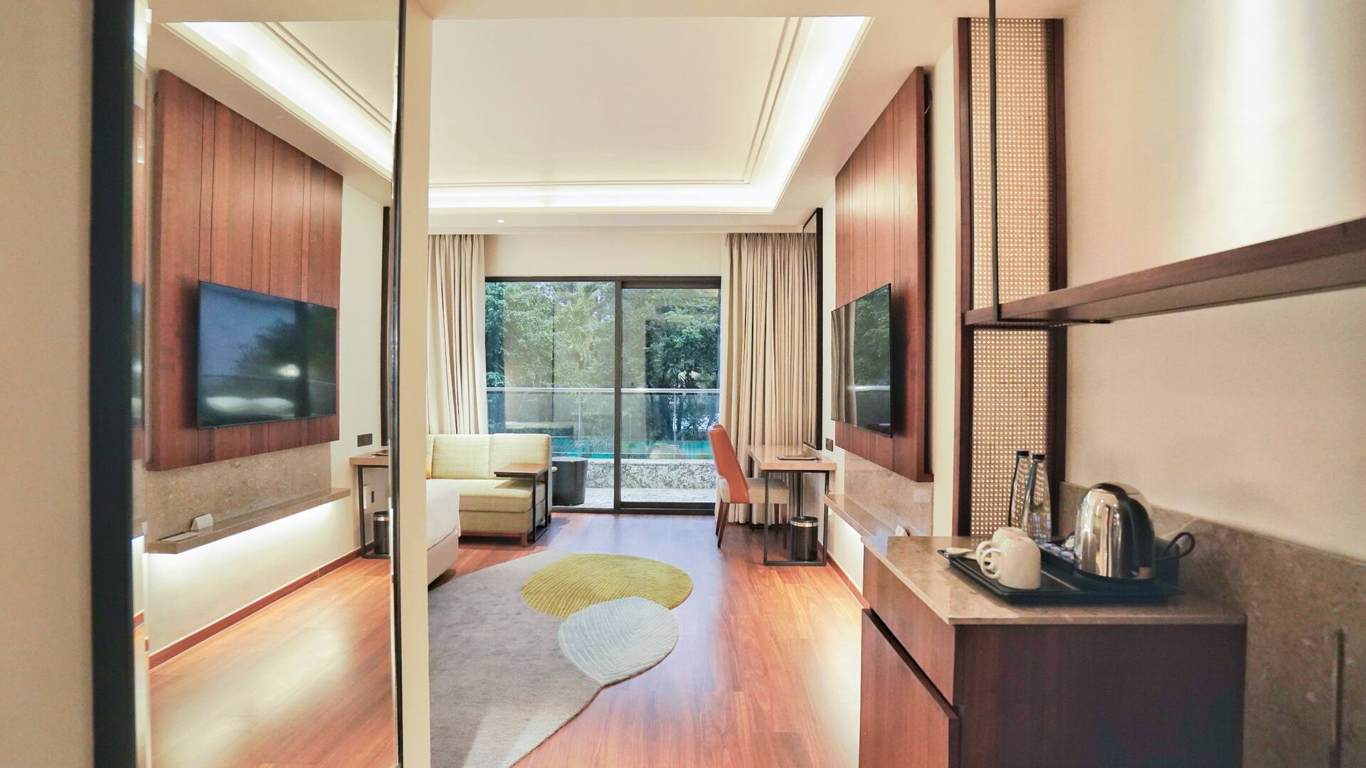 3 de 4 Hyatt Centric Rajpur Road Dehradun Deluxe Balcony Entry