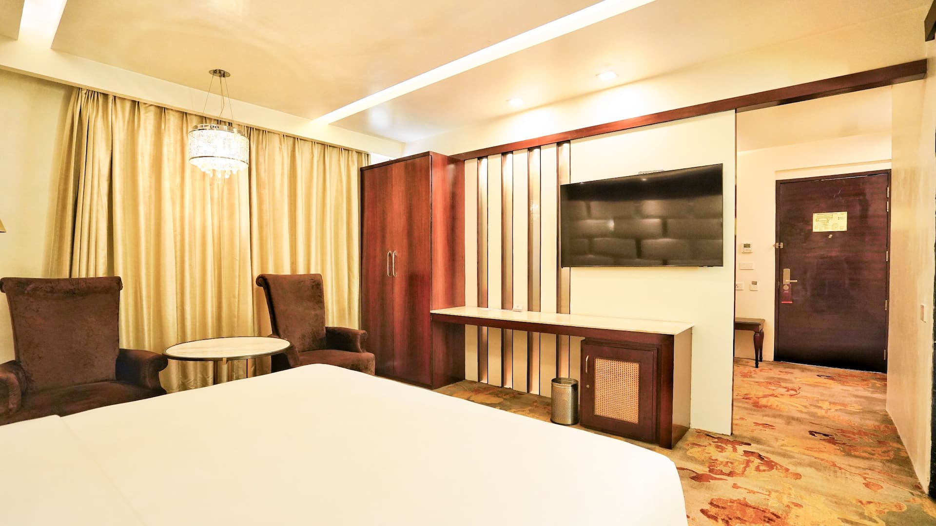 2 de 3 Hyatt Centric Rajpur Road Dehradun Deluxe Suite Room View