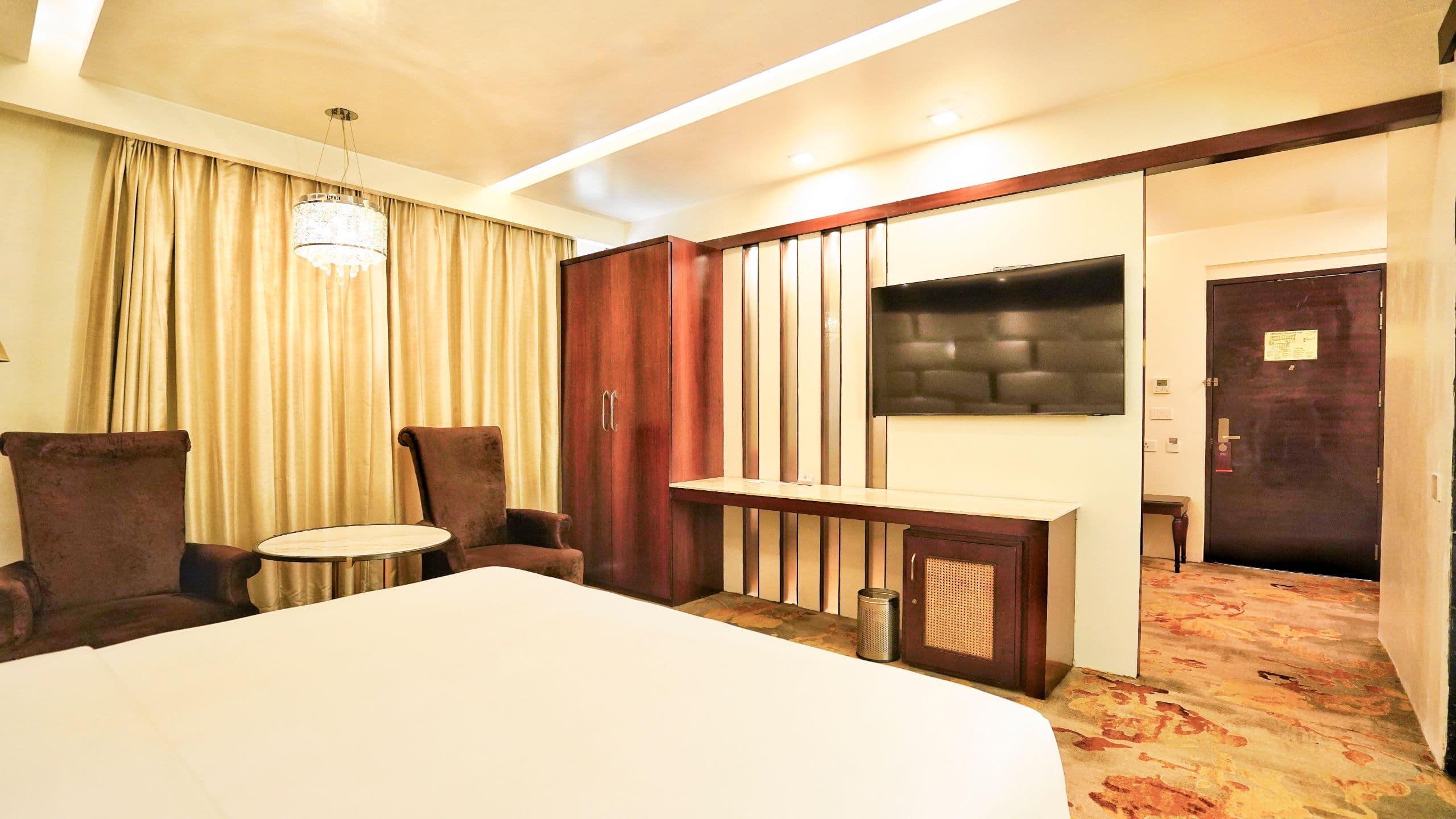 第 2，共 3 Hyatt Centric Rajpur Road Dehradun Deluxe Suite Room View