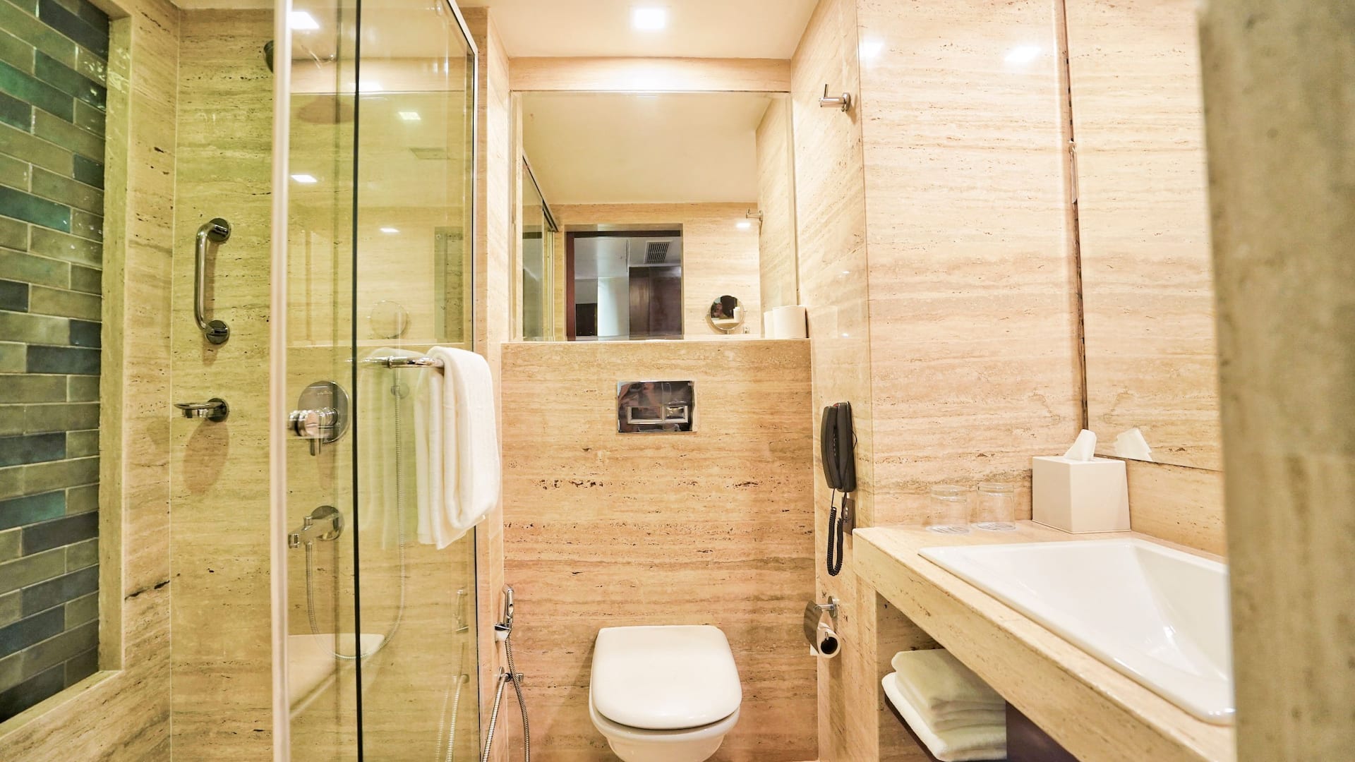 4 de 4 Hyatt Centric Rajpur Road Dehradun Standard King Bathroom