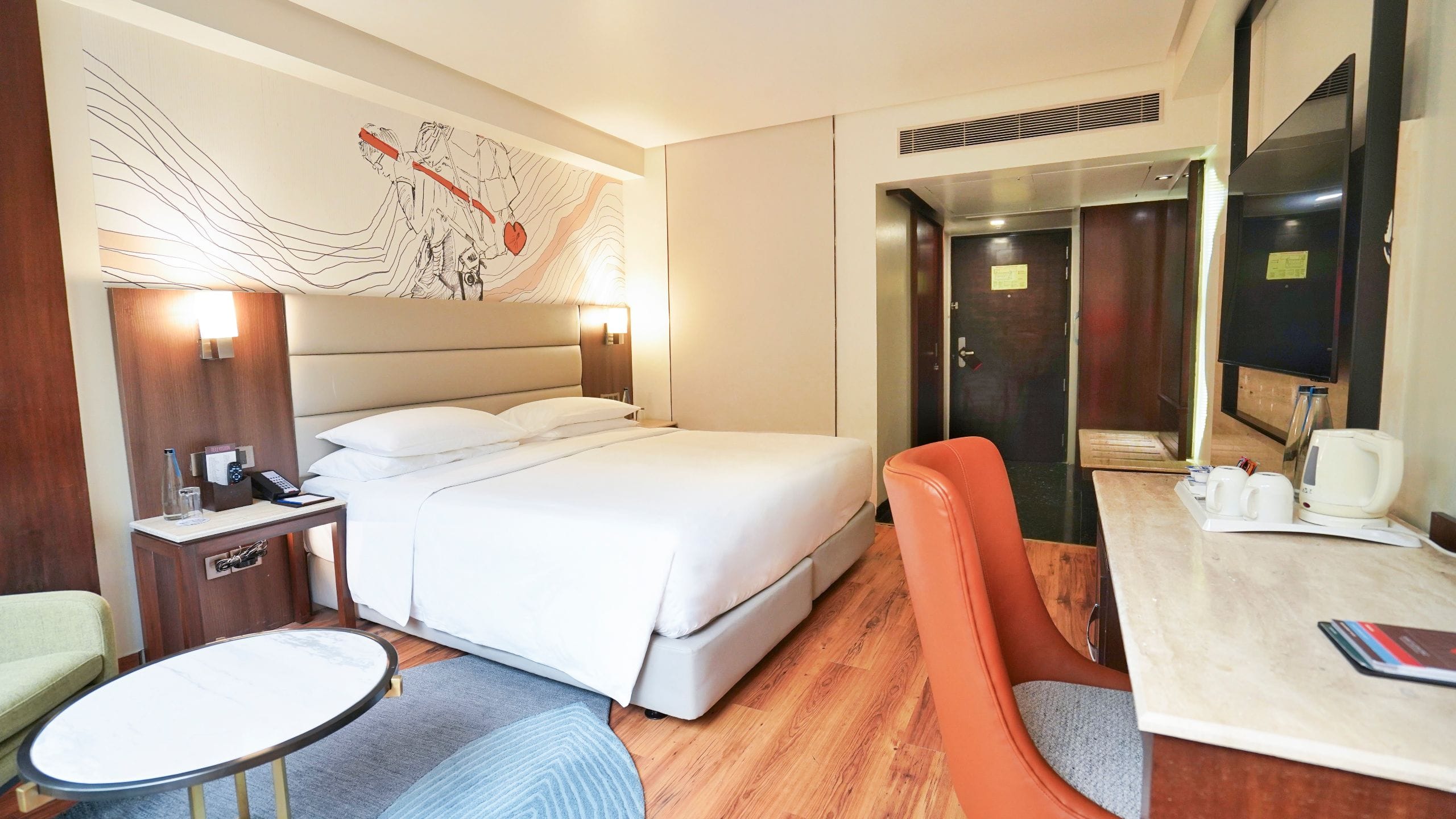 第 2，共 4 Hyatt Centric Rajpur Road Dehradun Standard King Room Desk