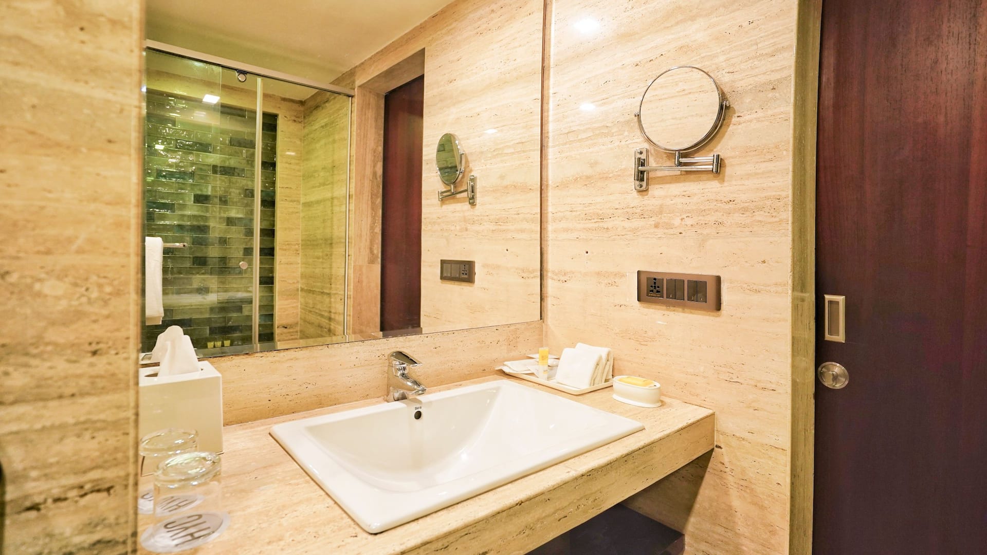 3 de 4 Hyatt Centric Rajpur Road Dehradun Standard King Washroom