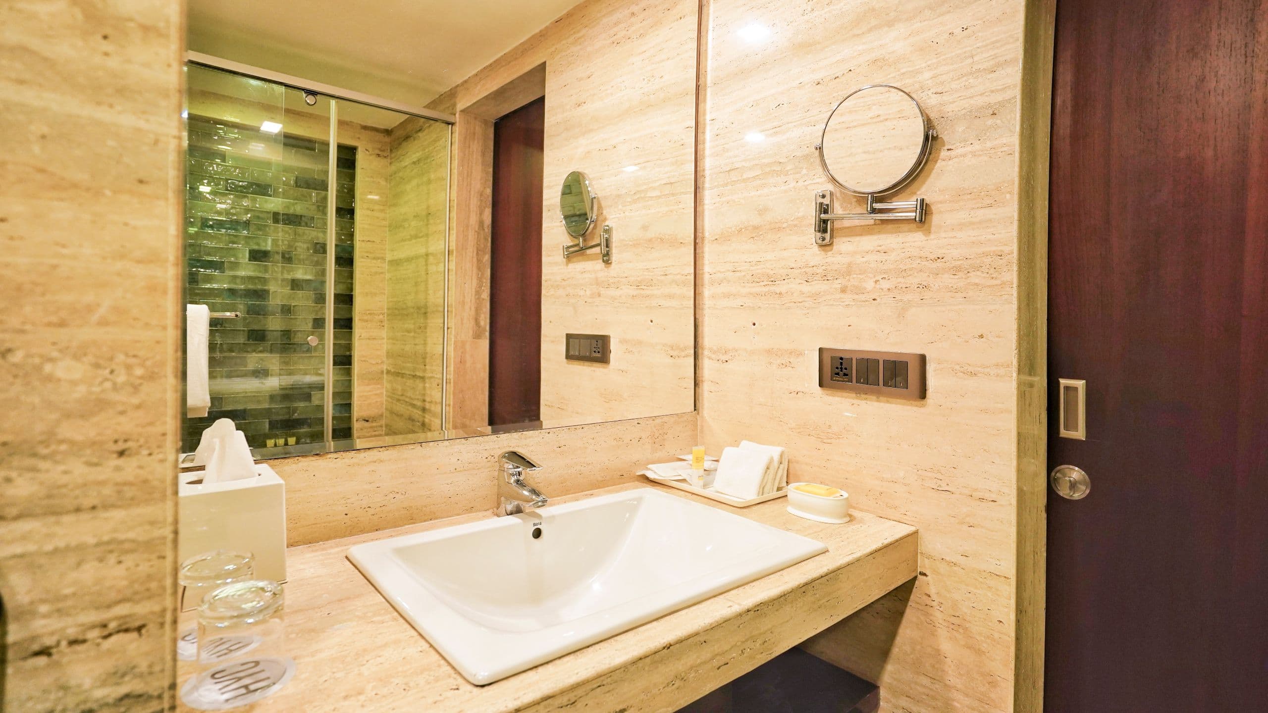 第 3，共 4 Hyatt Centric Rajpur Road Dehradun Standard King Washroom