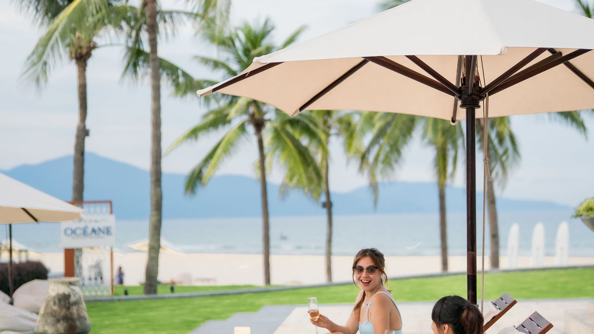 Hyatt Regency Danang Resort and Spa Group Pool Lounge