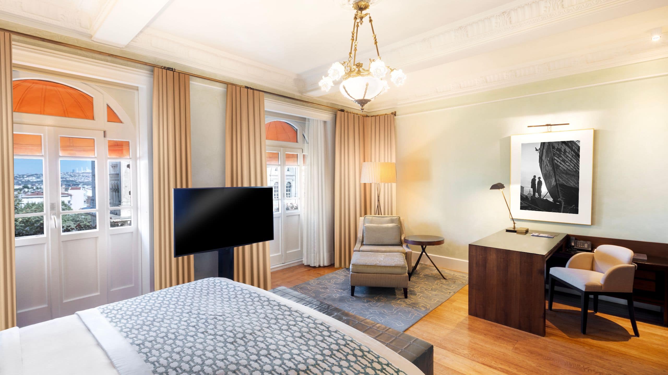 Park Hyatt Istanbul - Macka Palas Premium King Bedroom Desk