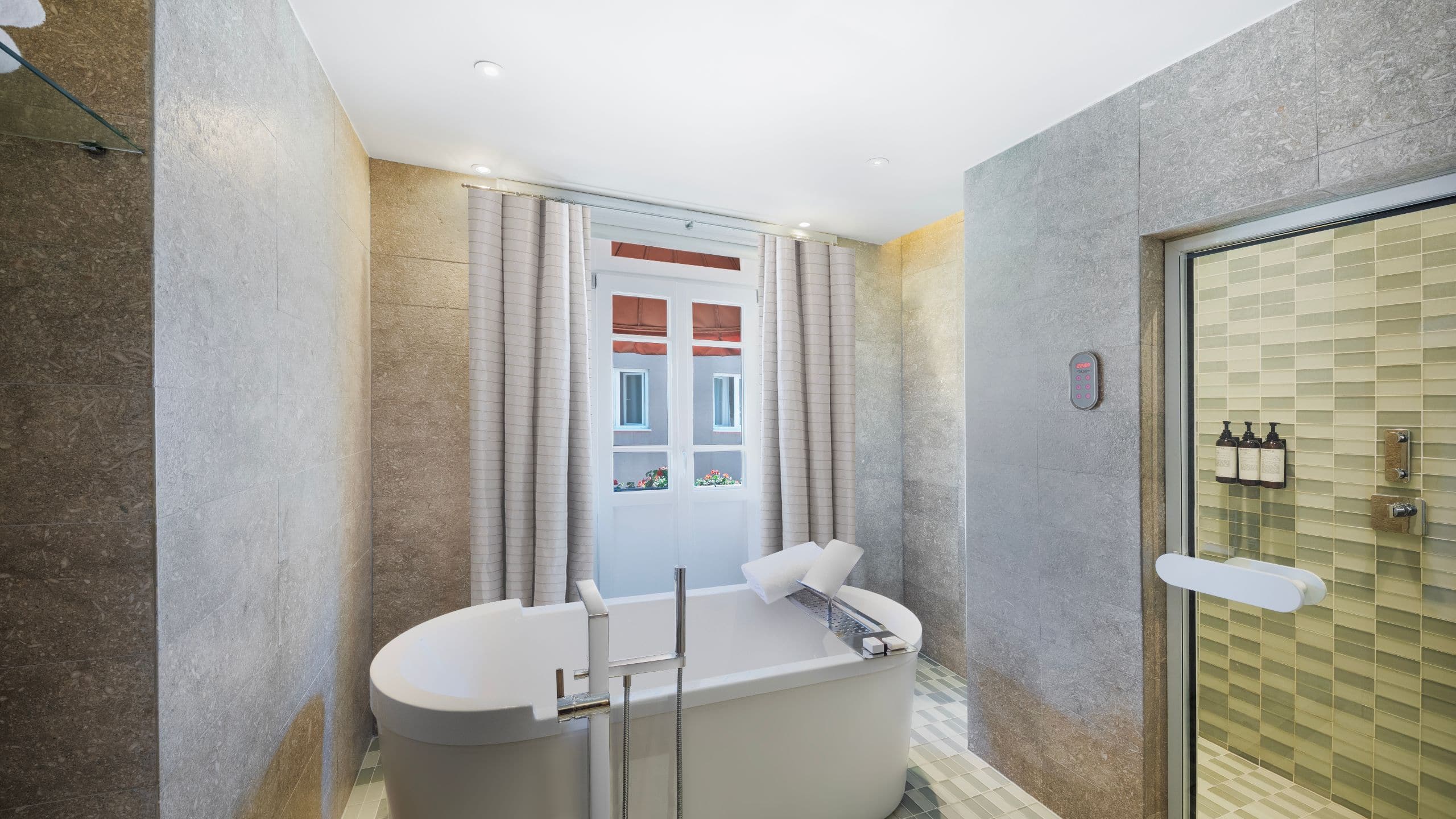 5 de 5 Park Hyatt Istanbul - Macka Palas Deluxe King Room Bathtub