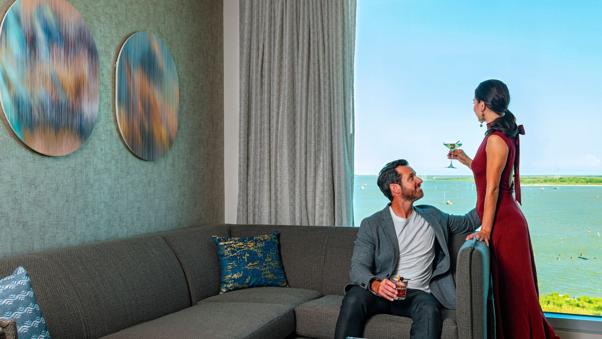 Hyatt Regency Baytown – Houston Regency Suite Cocktails