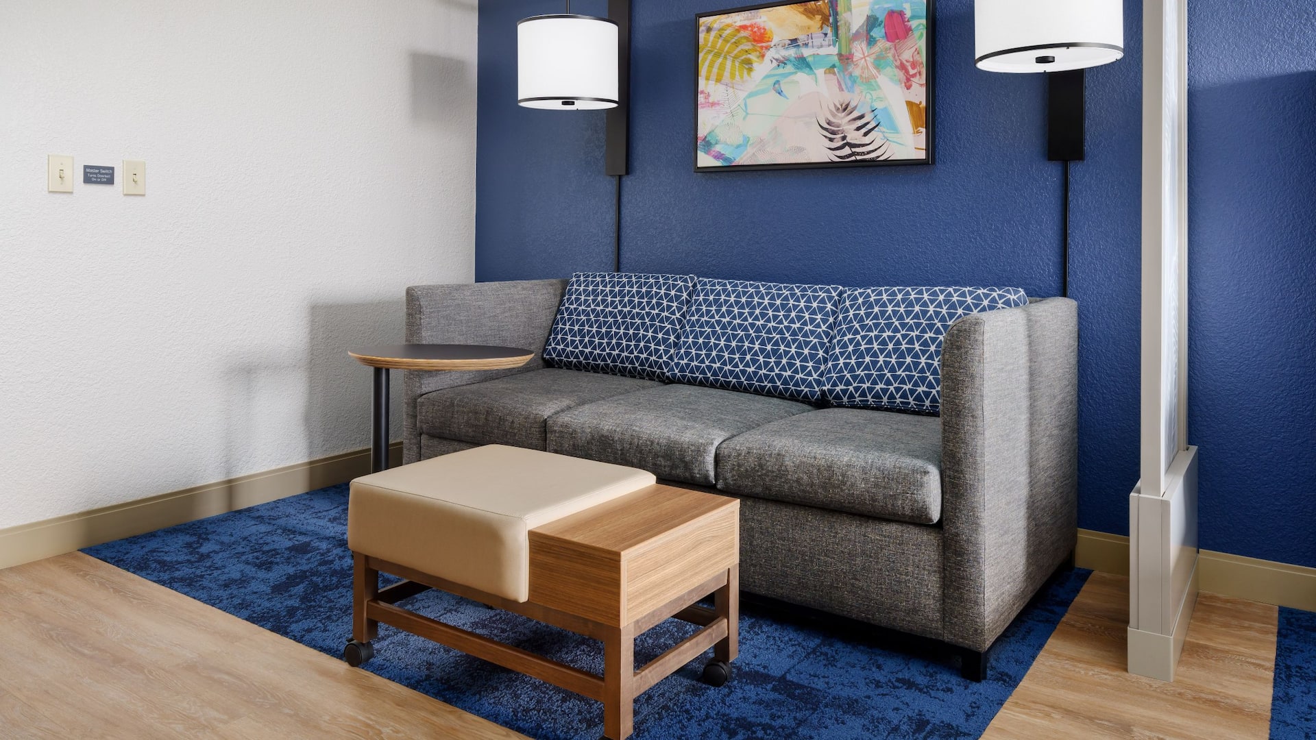 3 de 6 Hyatt Place Orlando / I-Drive / Convention Center Accessible Room Couch