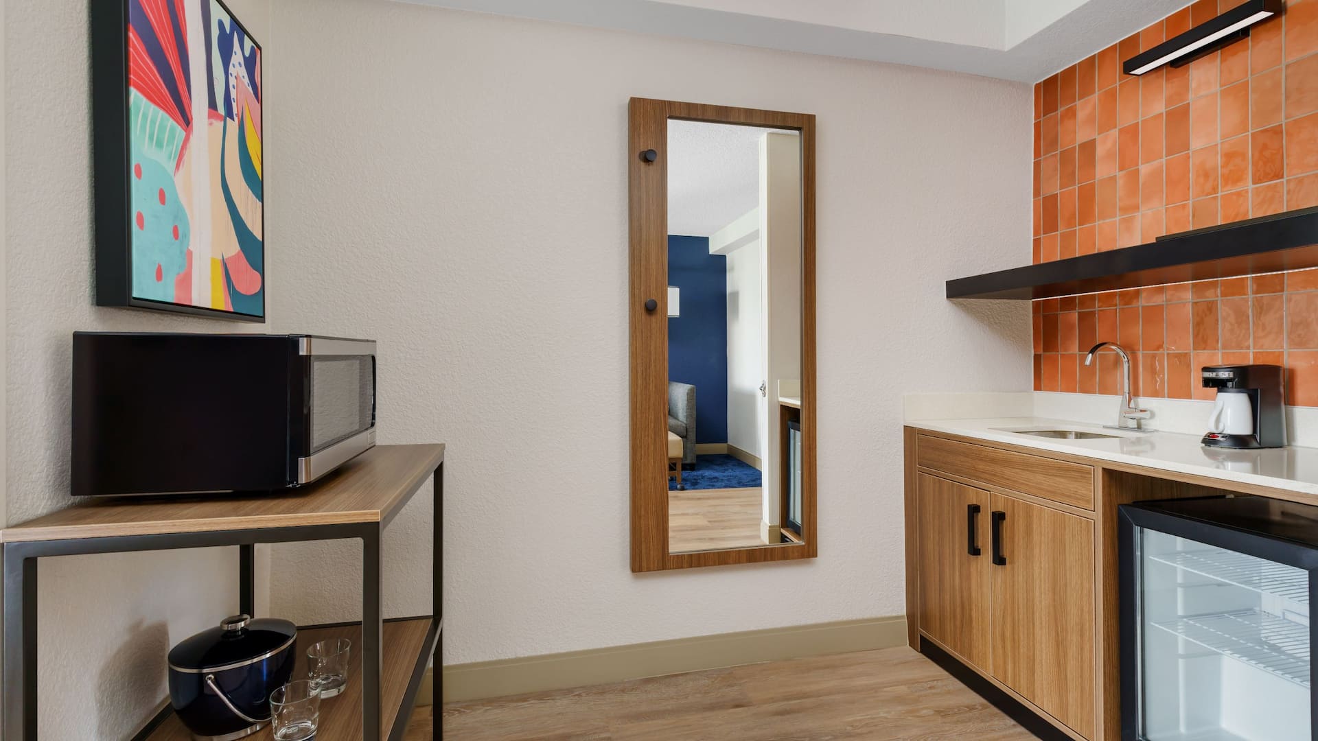 4 de 6 Hyatt Place Orlando / I-Drive / Convention Center Accessible Room Kitchenette