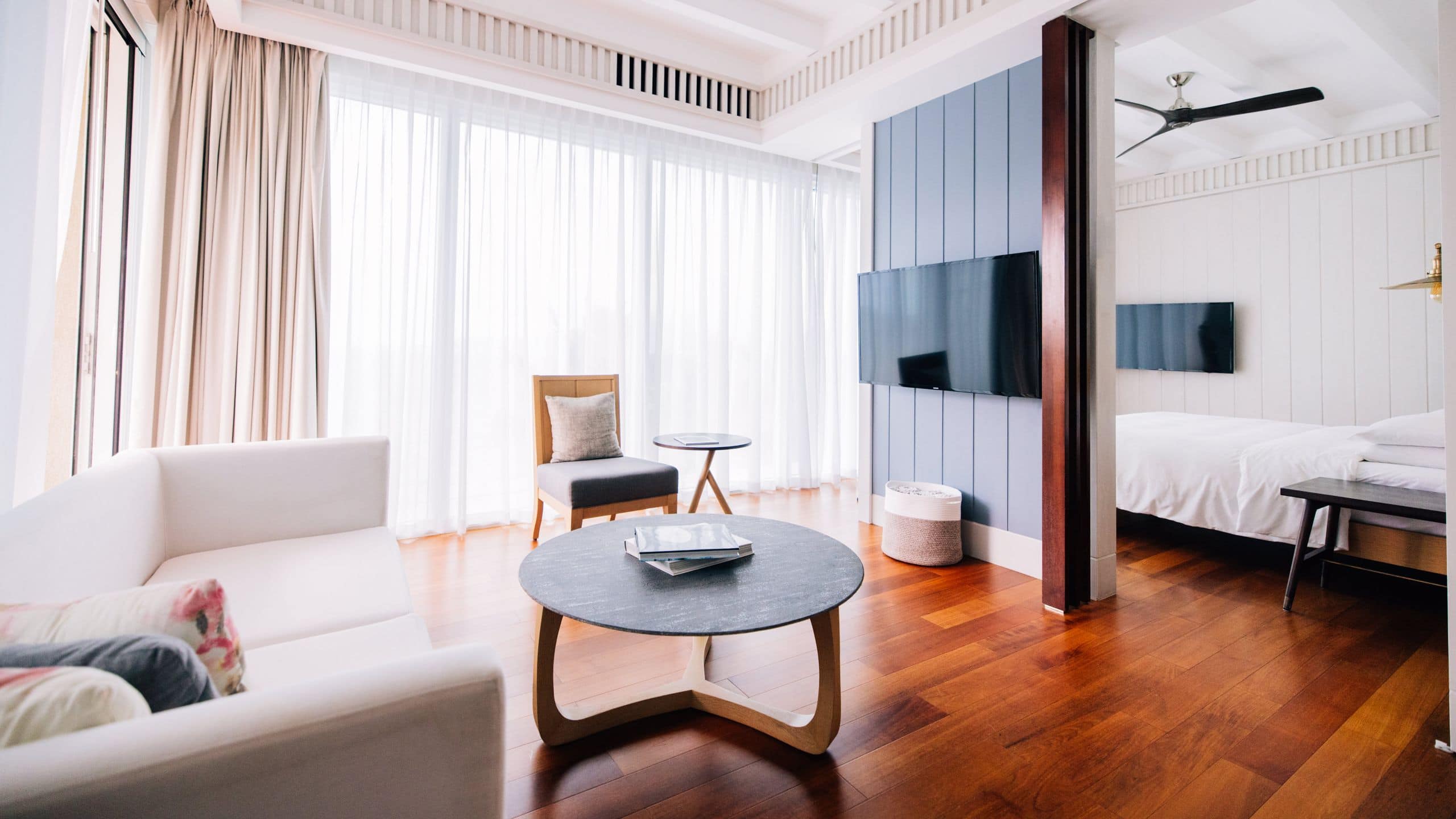 2 von 5 Park Hyatt St. Kitts Christophe Harbour Ocean View Suite Living Area Into Bedroom
