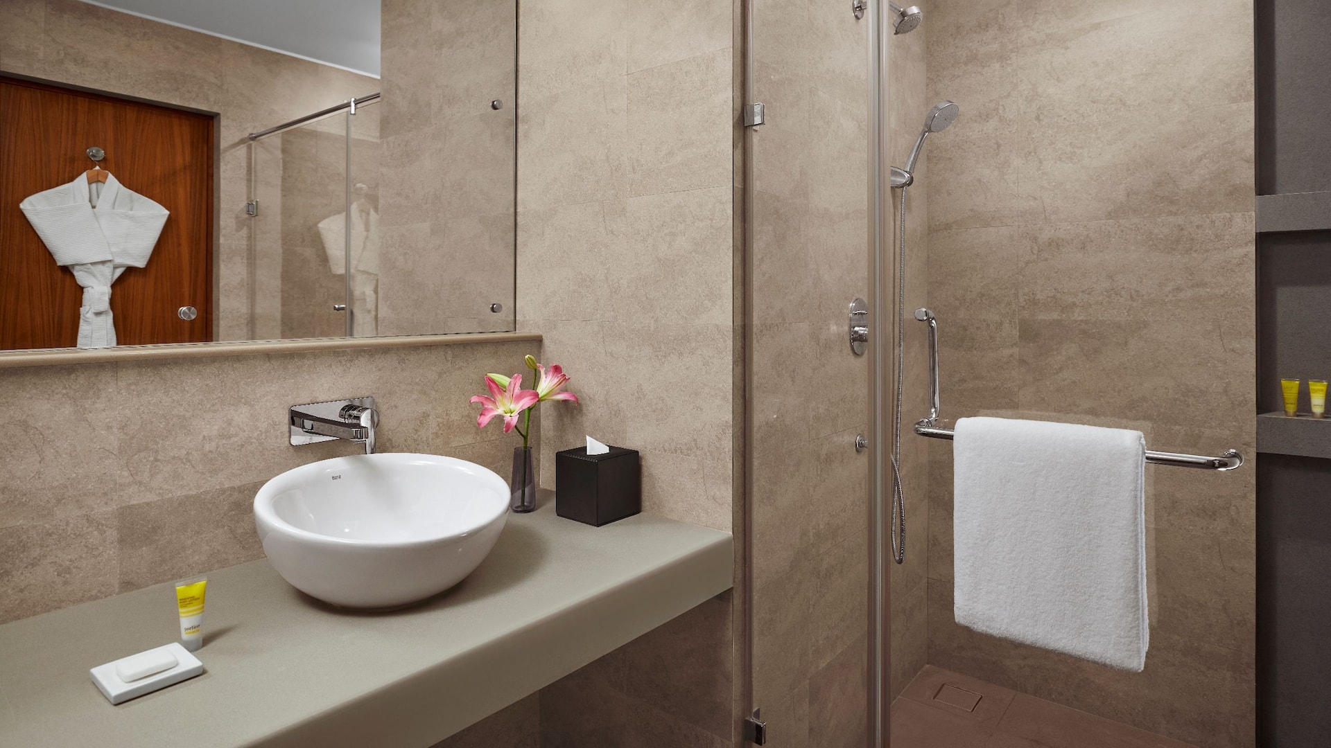 第 2，共 3 Hyatt Place Bodh Gaya Standard Bathroom