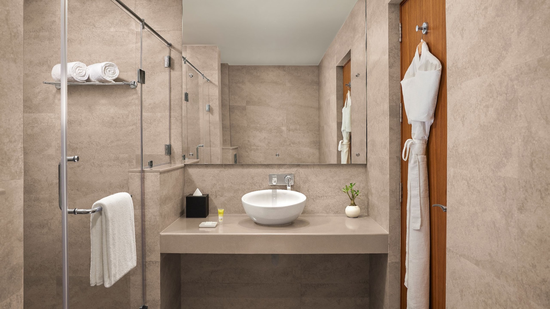 第 2，共 2 Hyatt Place Bodh Gaya Suite Bathroom