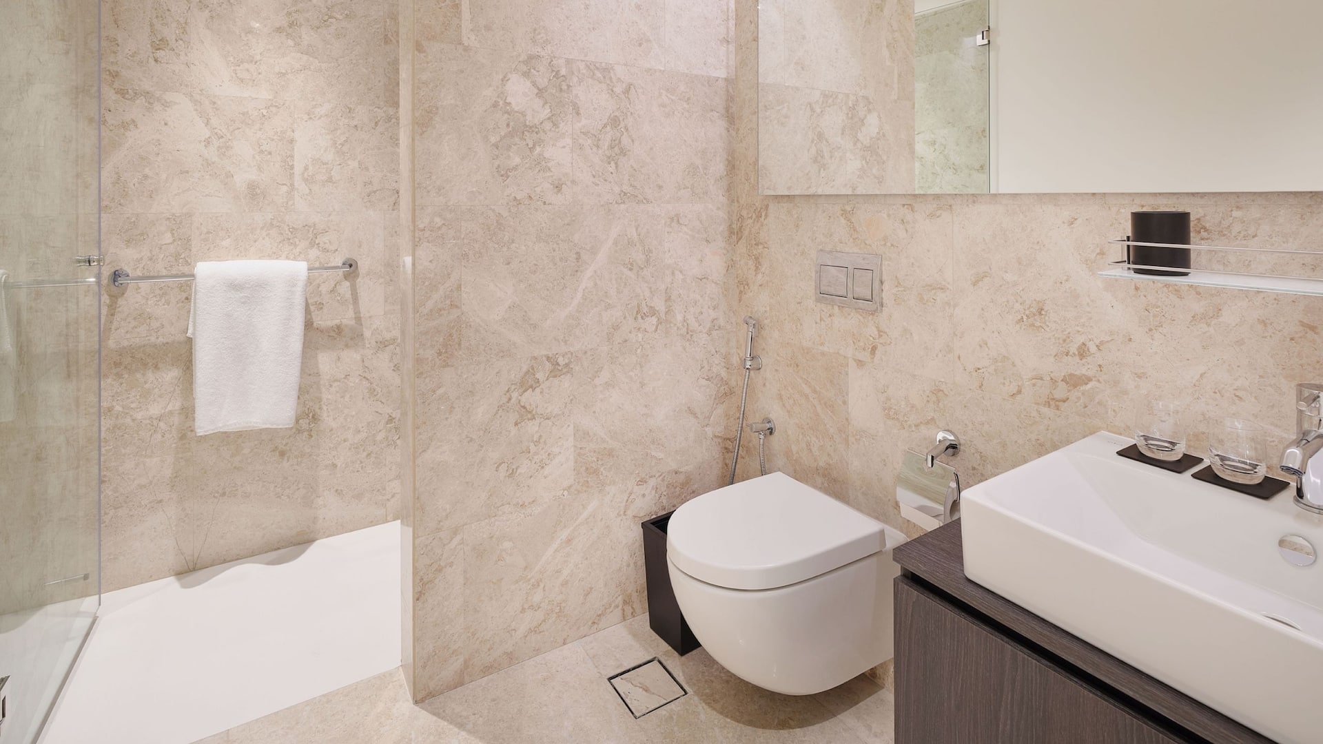 第 4，共 5 Grand Hyatt Kuwait Residences Three Bedroom High Floor Apartment Bathroom Vanity