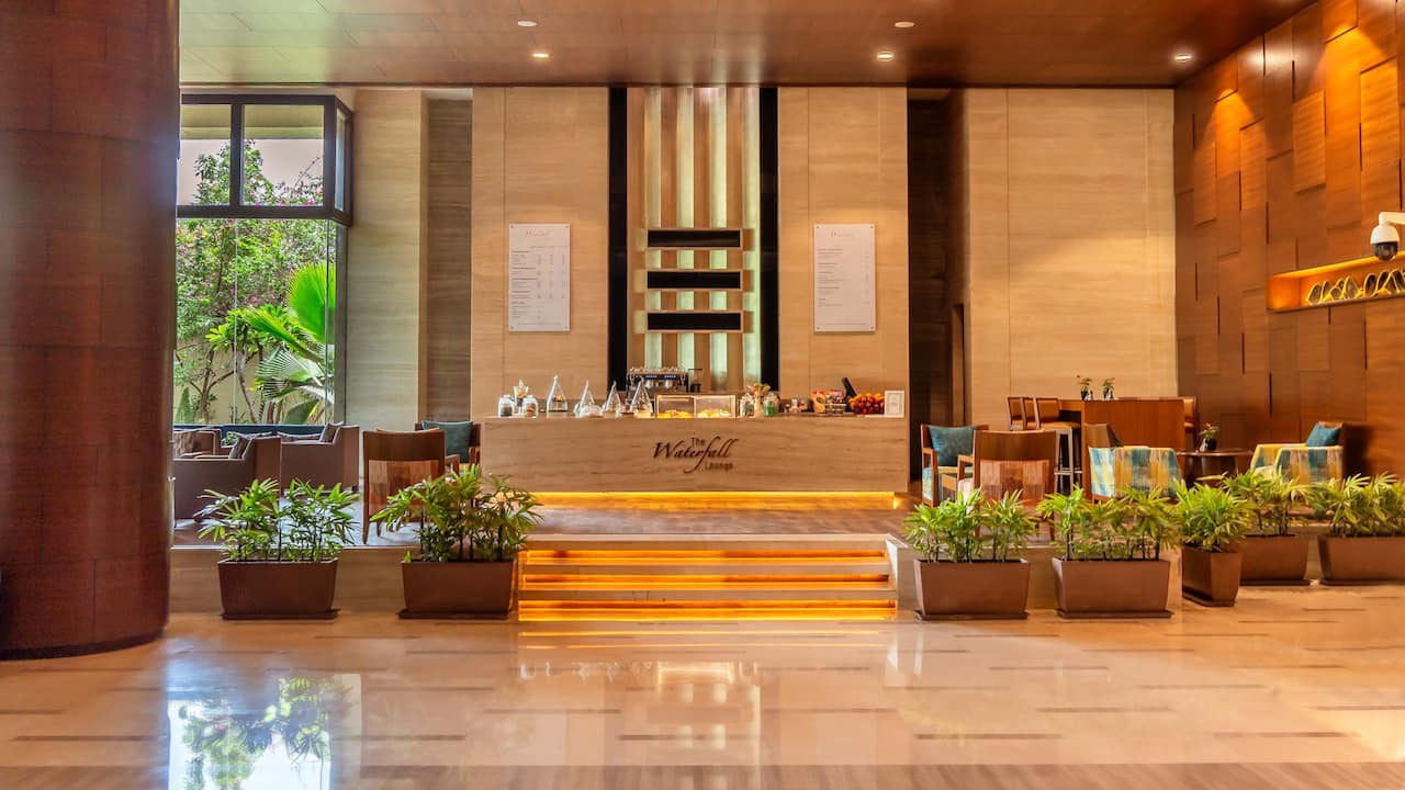 Lobby Front Desk Sideview