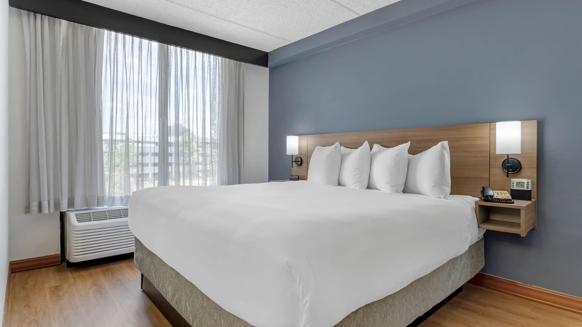 Hyatt Place Houston-North King Bedroom