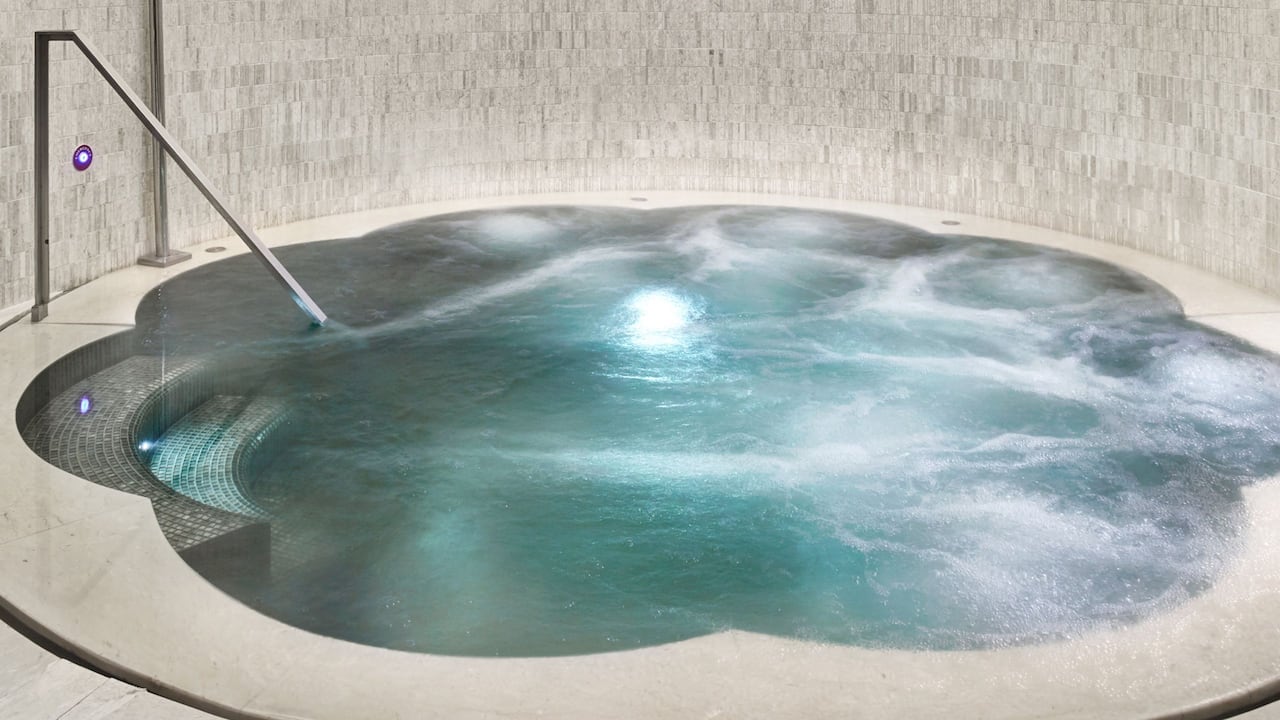 BKKPH_P0900 Heated Spa Tub