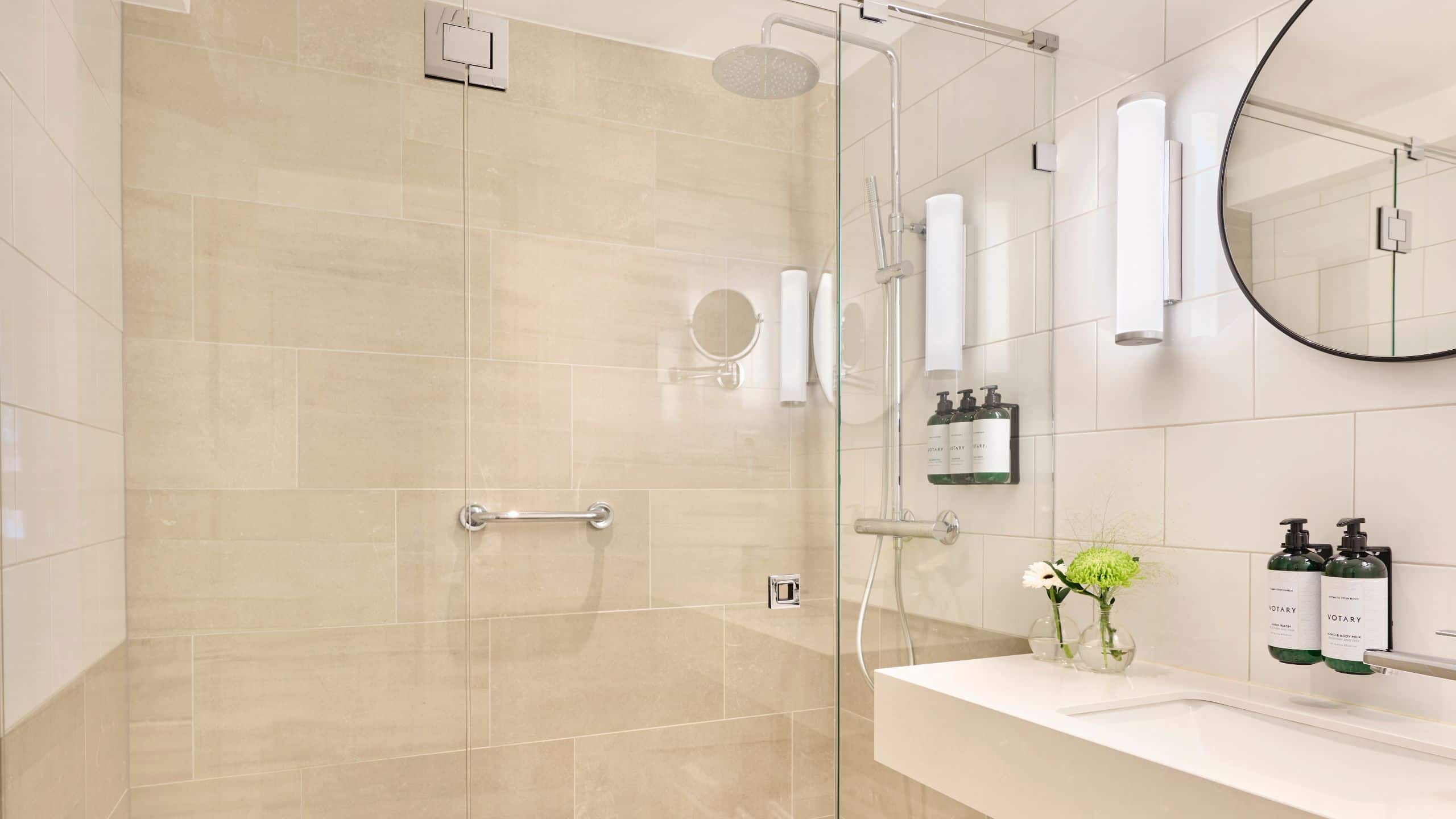 第 8，共 9 Hôtel Reisen Chapman Suite Bathroom