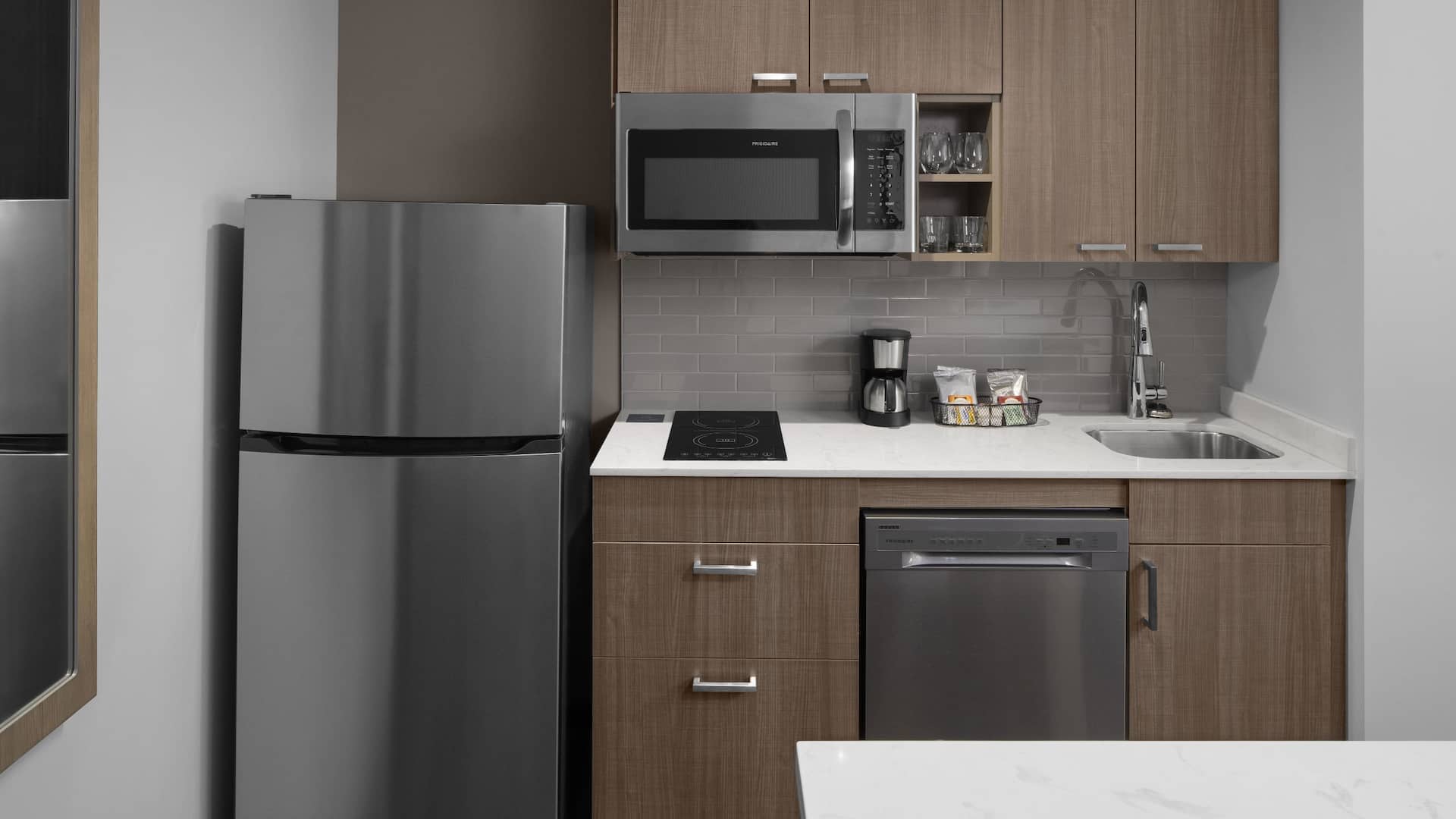 Hyatt House Lansing / University Area Double Queen One Bedroom Suite Kitchen