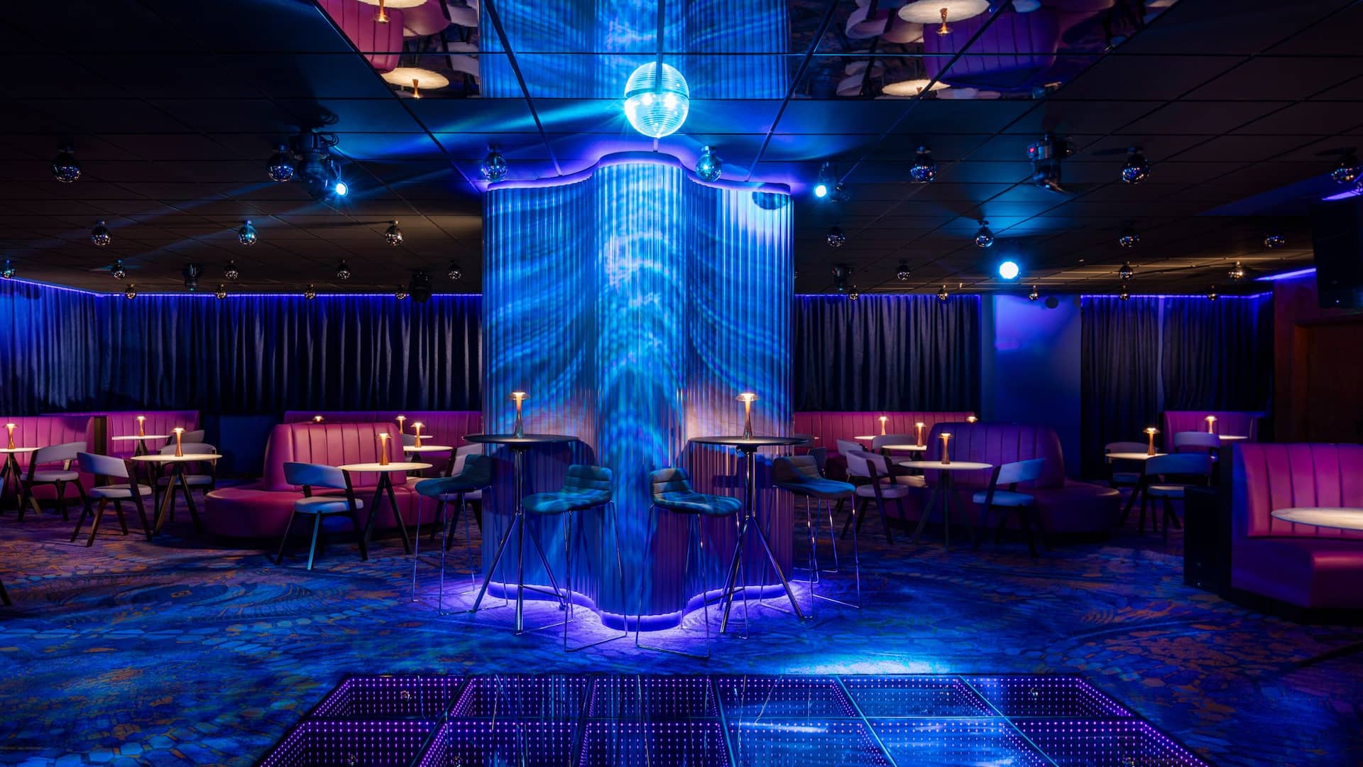 Hyatt Regency Pravets Resort Voyager Night Bar Lights