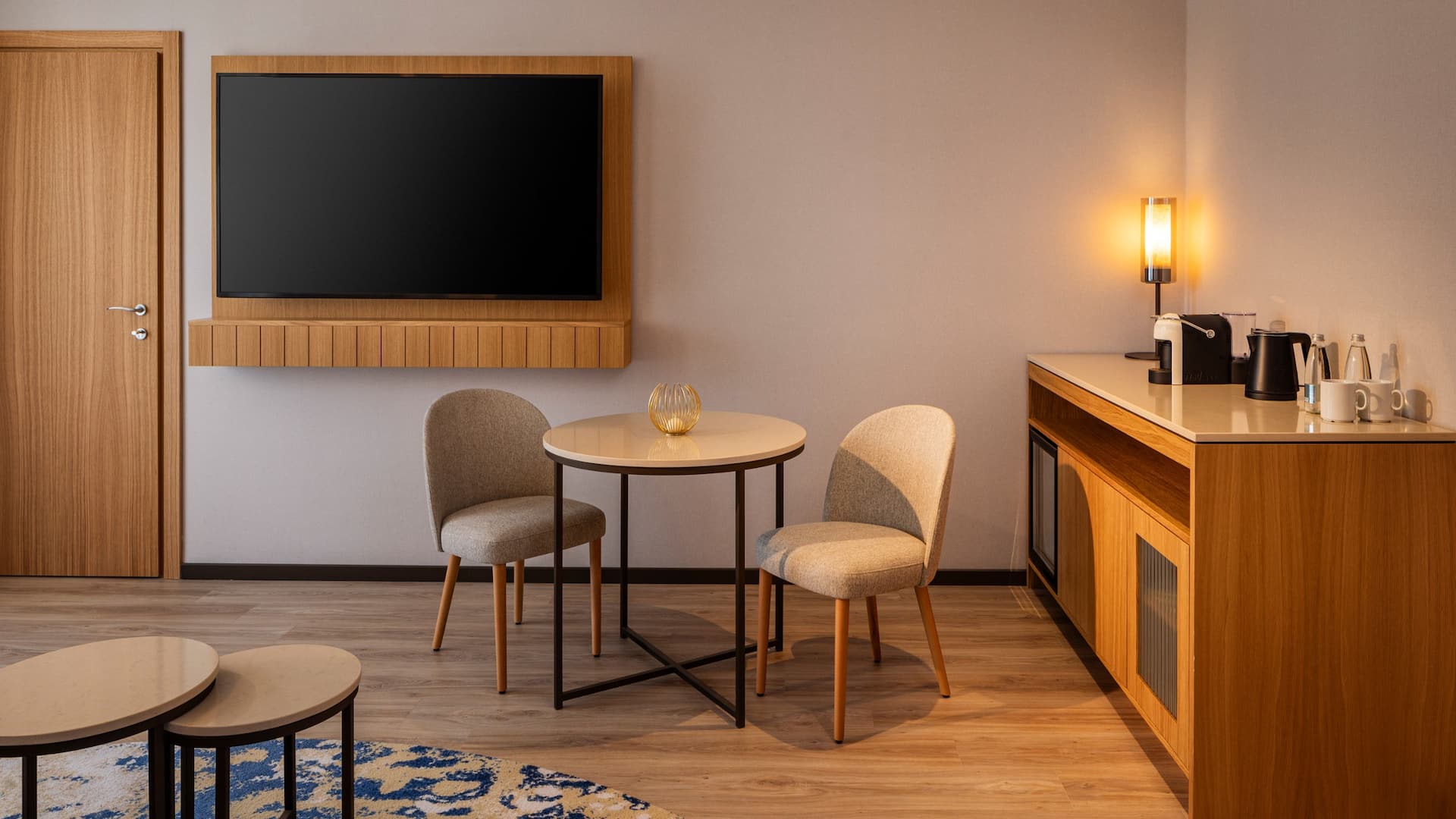 10 от 11 Hyatt Regency Pravets Resort Regency Suite Lake View Living Room Mini