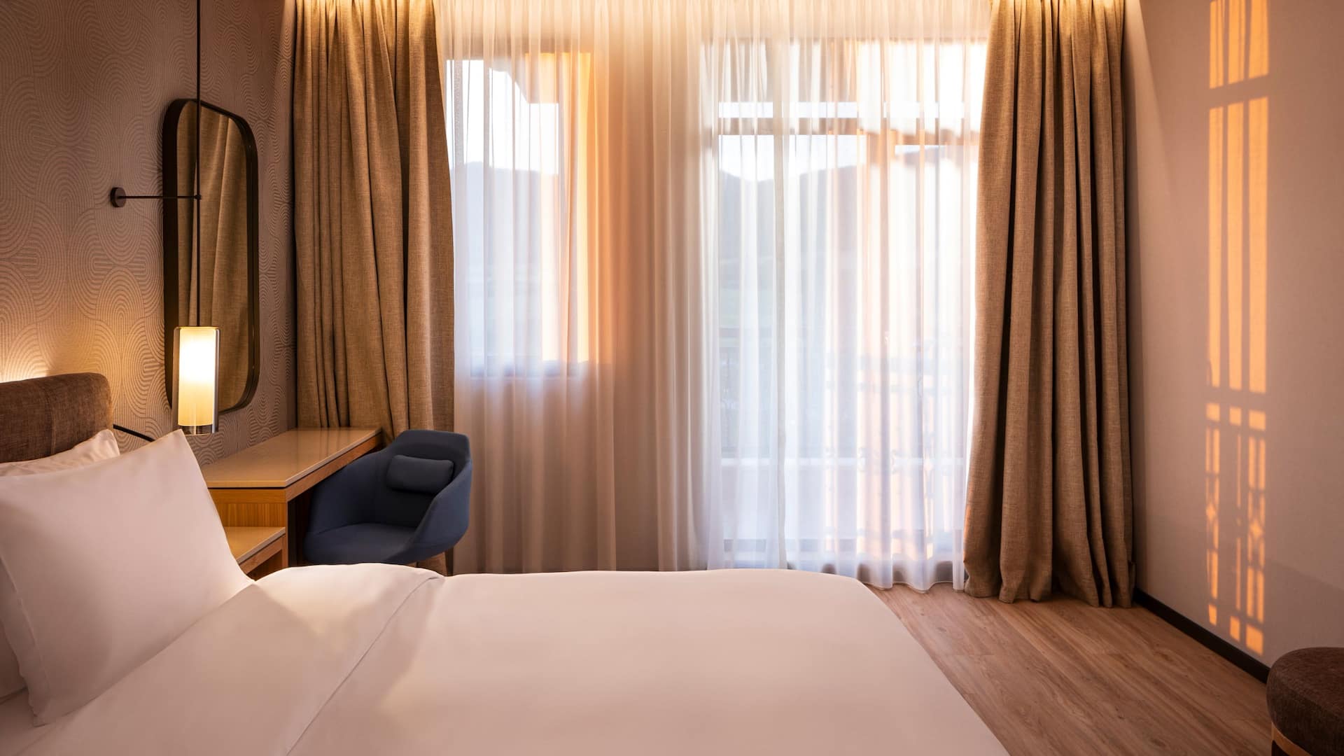 6 от 11 Hyatt Regency Pravets Resort Regency Suite Mountain View Bedroom Curtains