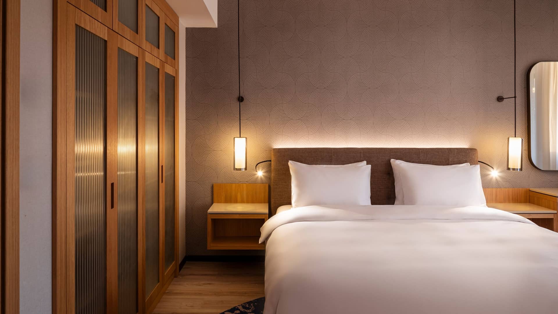 7 от 7 Hyatt Regency Pravets Resort Regency Suite Mountain View Bed Wardrobe