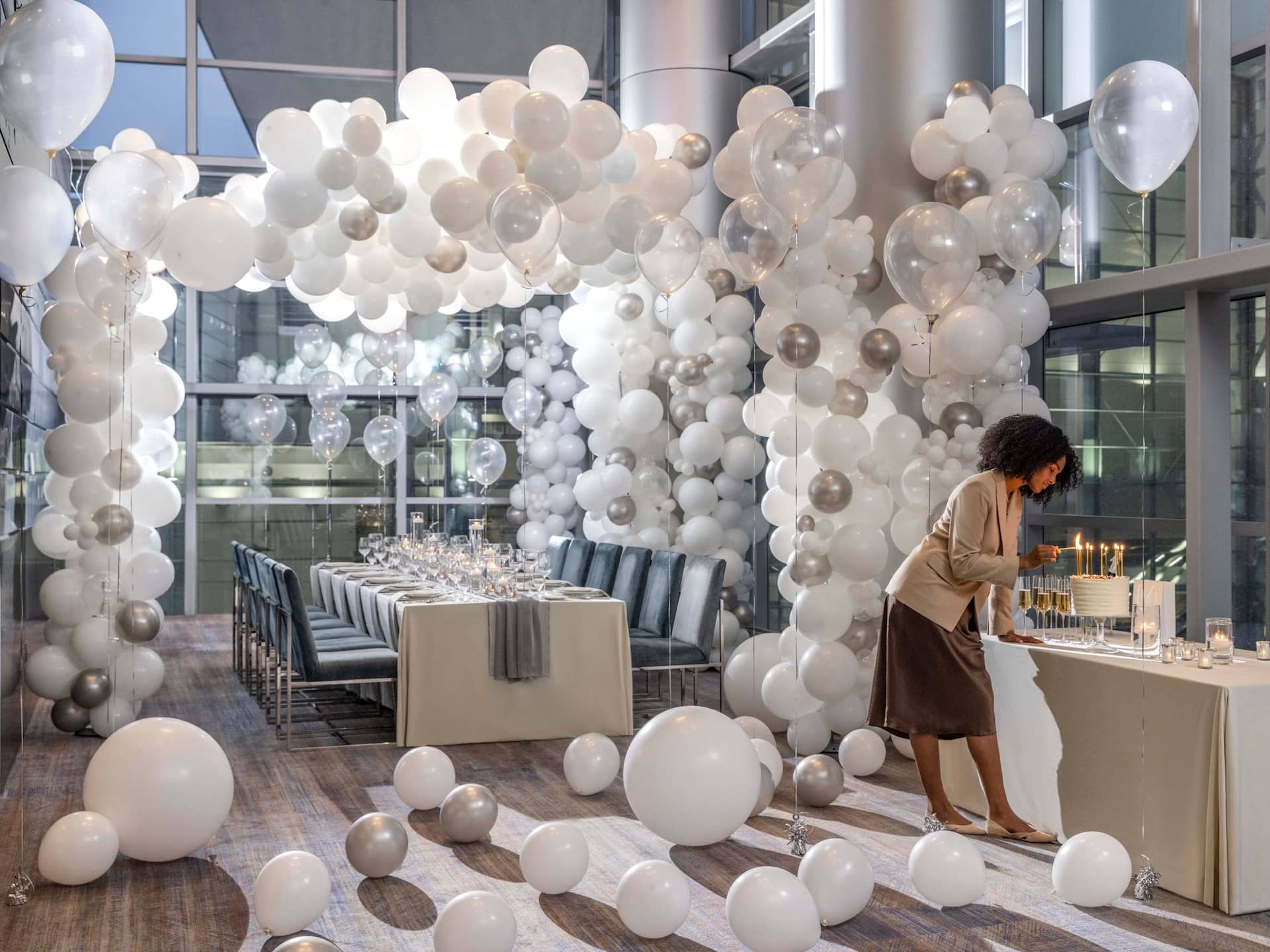 Hyatt Regency HR_P0457 Woman Birthday Cake Celebration