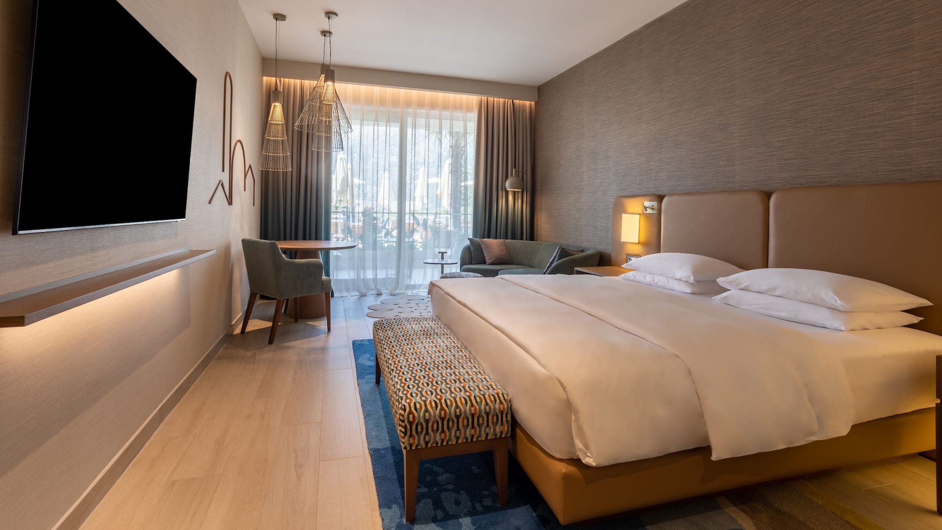 1 de 6 Deluxe pool-view room at Hyatt Regency Kotor Bay with a king bed, elegant furnishings, and a private terrace overlooking the resort.