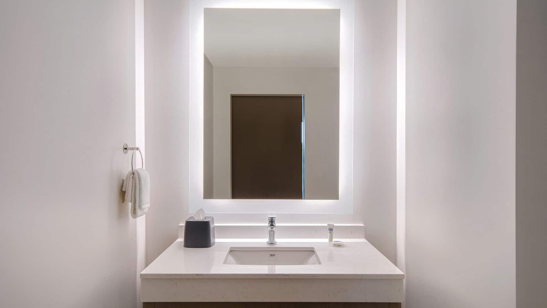 5 of 10 Hyatt House Mall of America / MSP Airport Bathroom Vanity