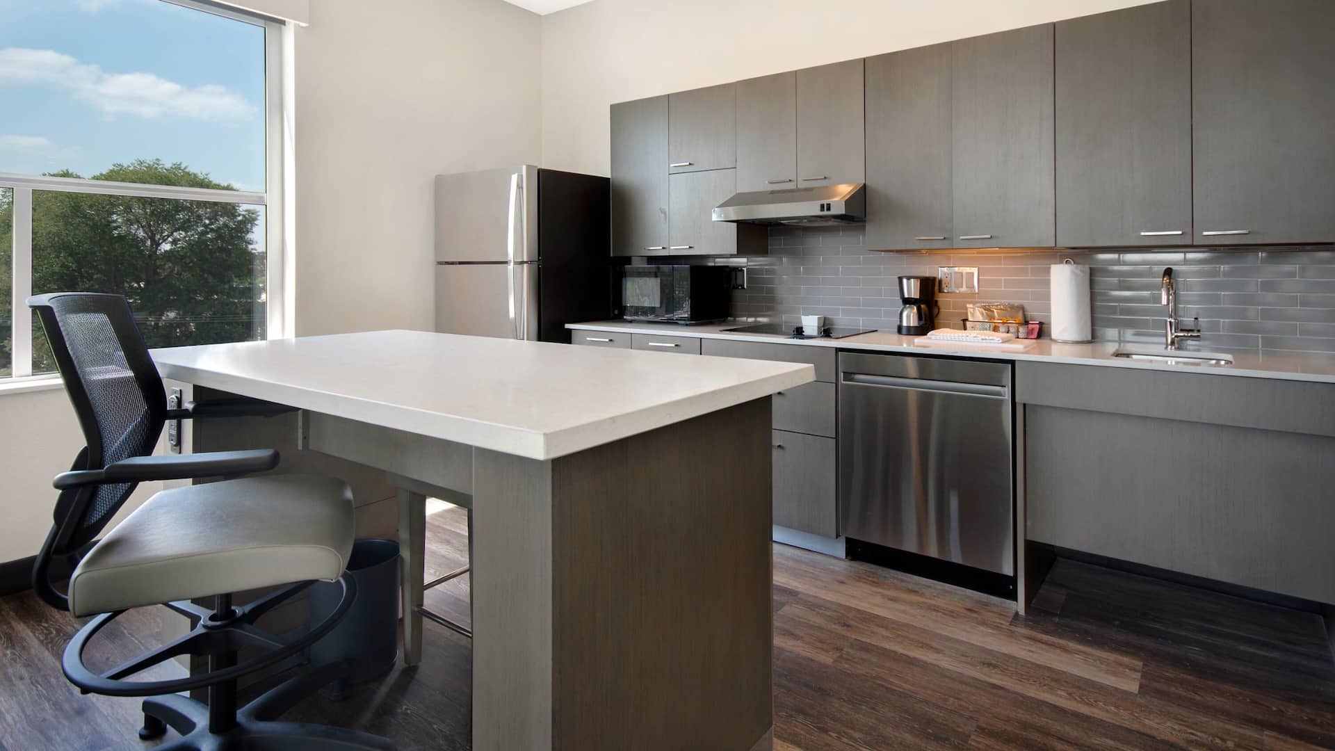 8 of 8 Hyatt House Mall of America / MSP Airport Full Kitchen