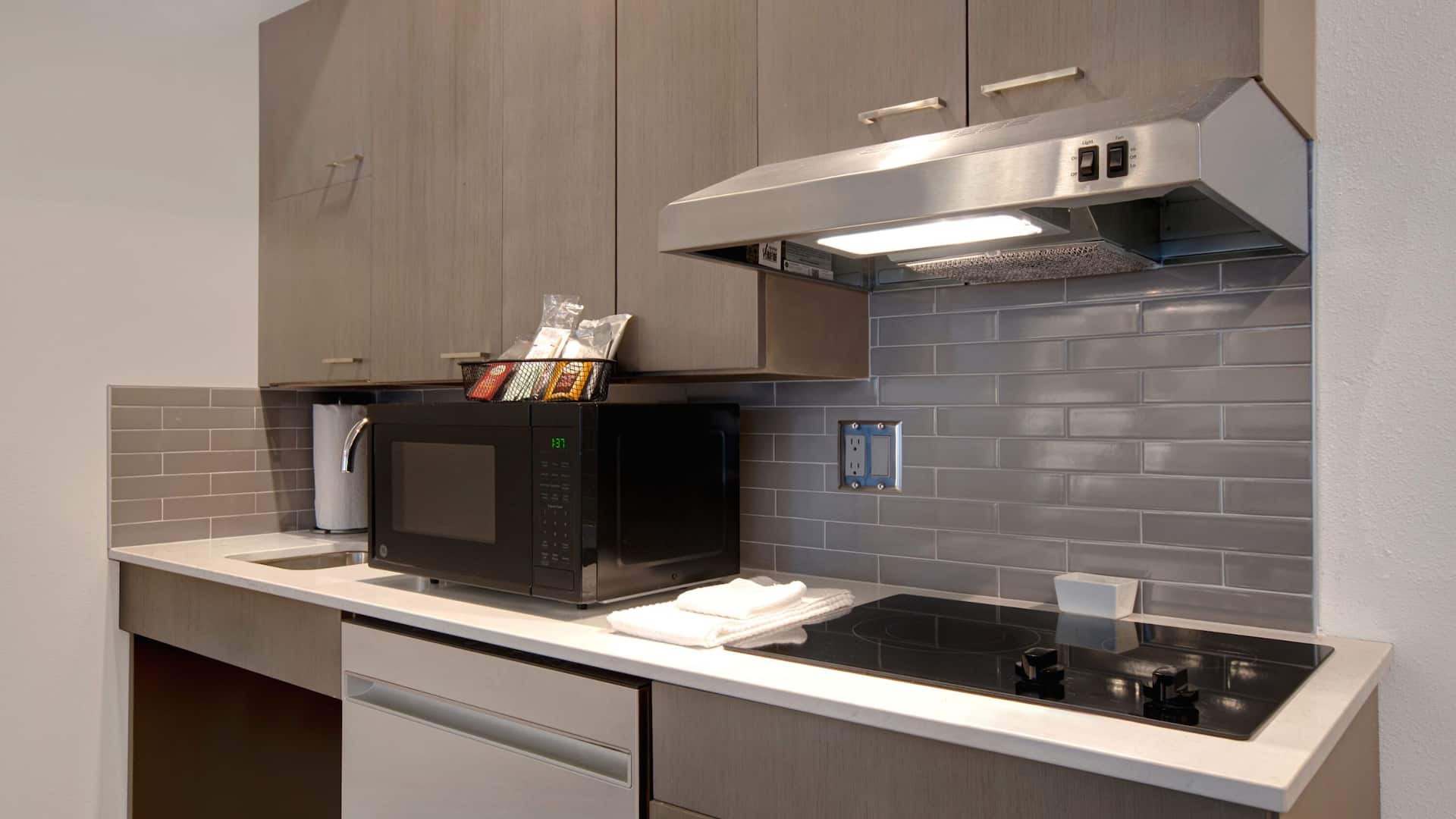 6 of 7 Hyatt House Mall of America / MSP Airport Kitchenette