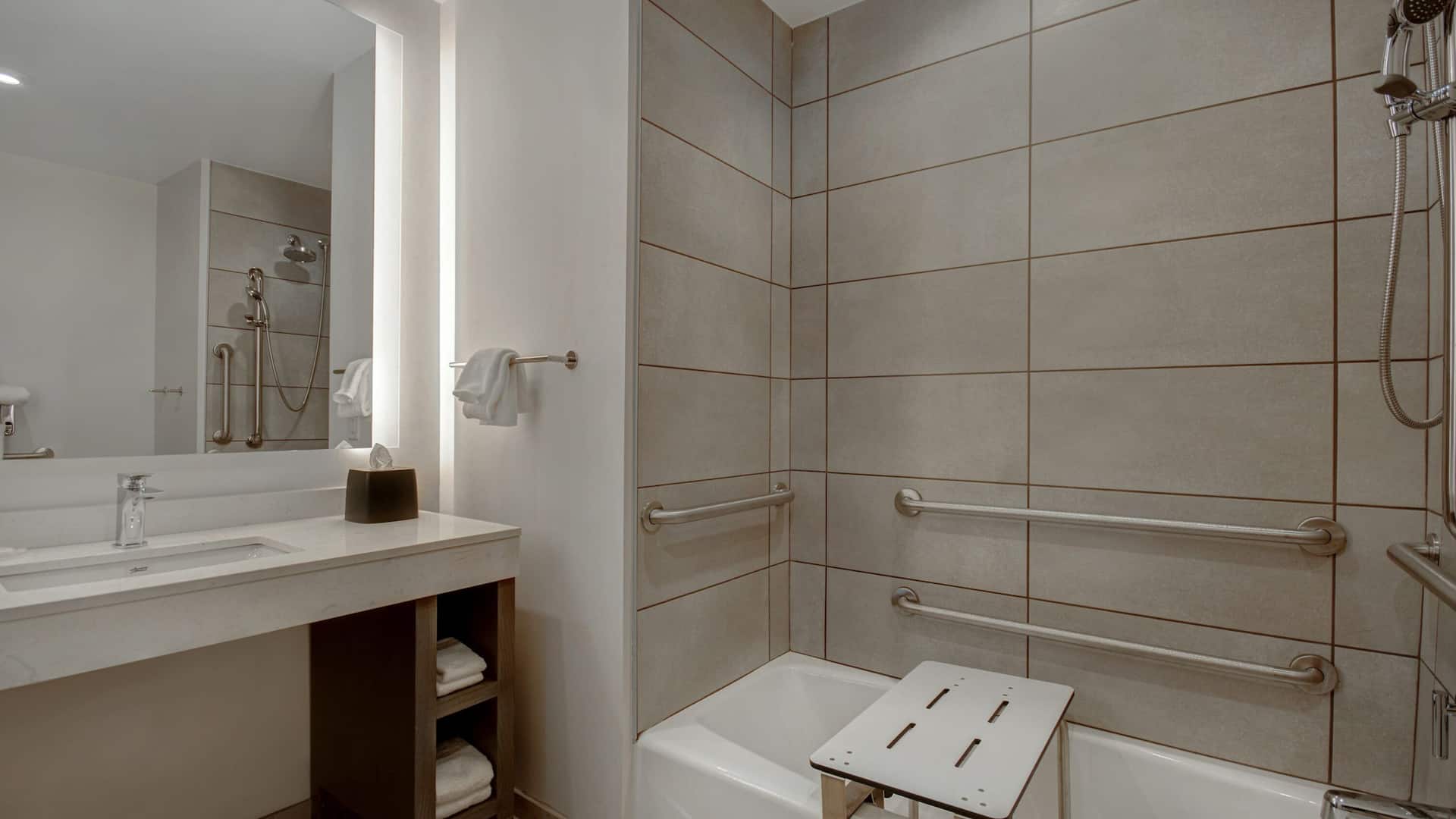 8 of 8 Hyatt House Mall of America / MSP Airport Accessible Bathtub