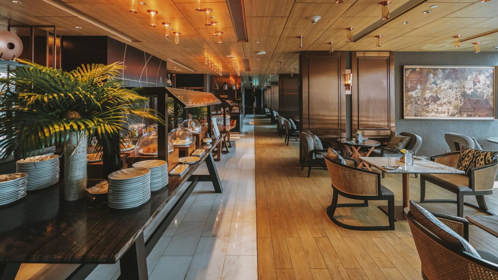 Hyatt Regency Bangkok Sukhumvit Regency Club Lounge Happy Hour