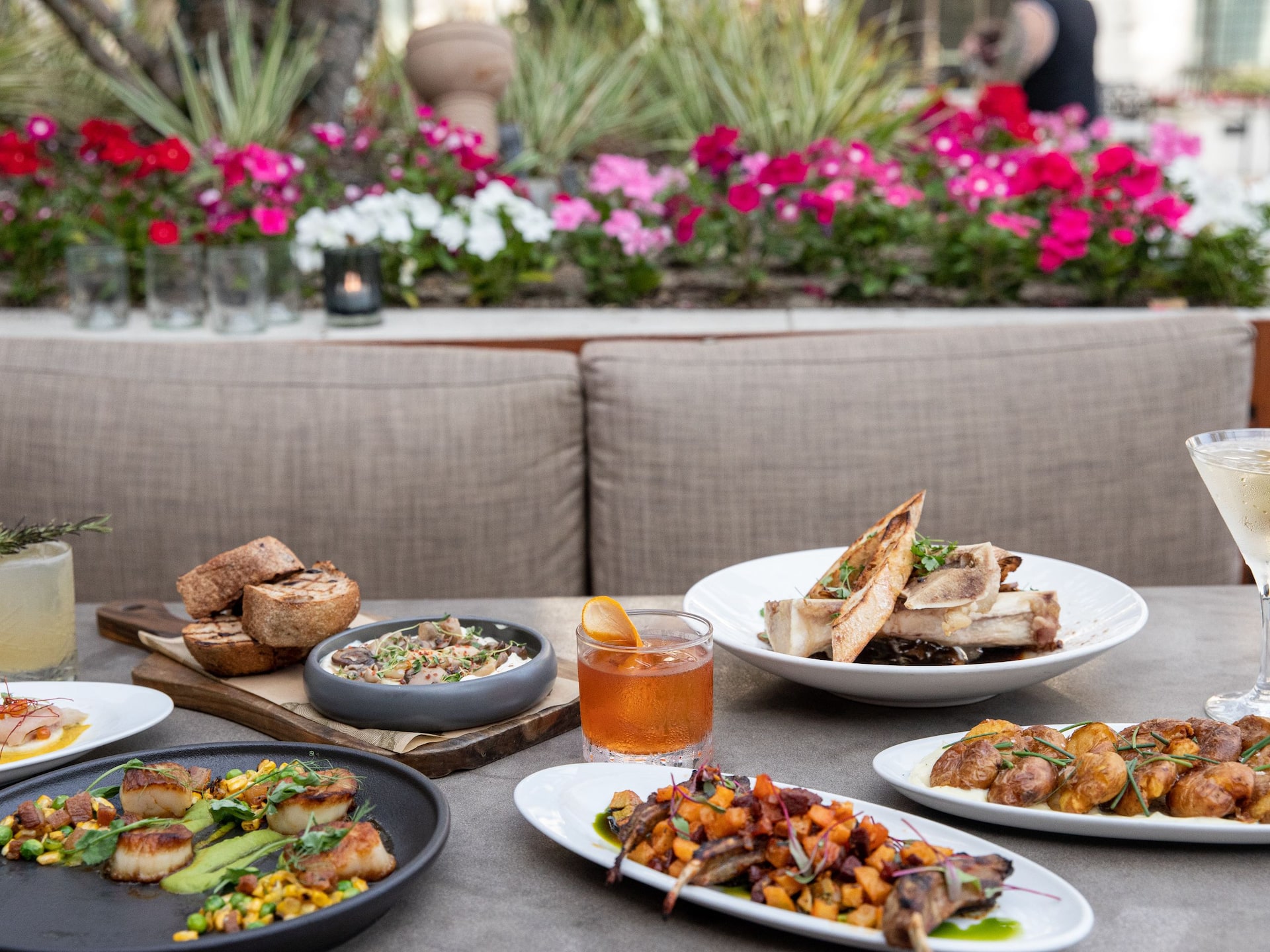 Hyatt Regency Huntington Beach Resort and Spa Watertable Outdoor Dining